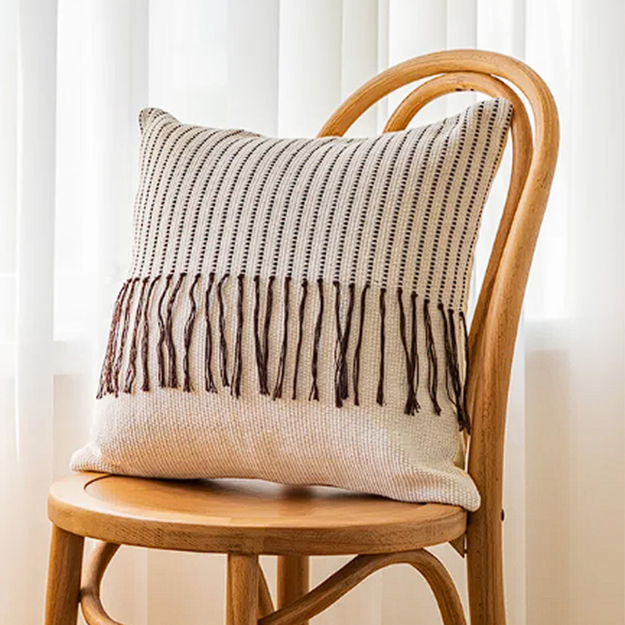 45x45 cm Tassel Cushion KD2301-White&Brown - Cushions - ebarza Furniture UAE | Shop Modern Furniture in Abu Dhabi & Dubai - مفروشات ايبازرا في الامارات | تسوق اثاث عصري وديكورات مميزة في دبي وابوظبي