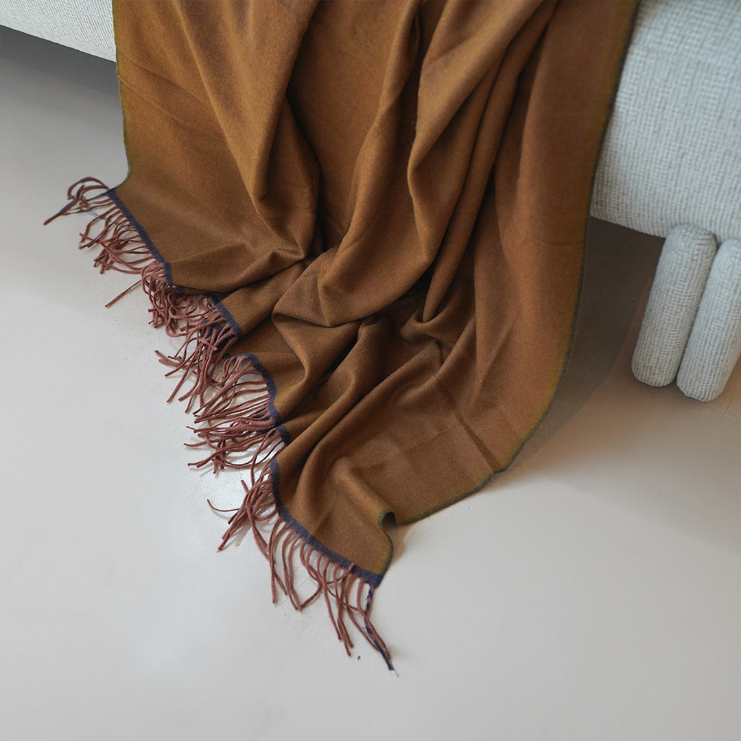 CozyNest Throw Blanket - 260GSM - Blankets - ebarza Furniture UAE | Shop Modern Furniture in Abu Dhabi & Dubai - مفروشات ايبازرا في الامارات | تسوق اثاث عصري وديكورات مميزة في دبي وابوظبي