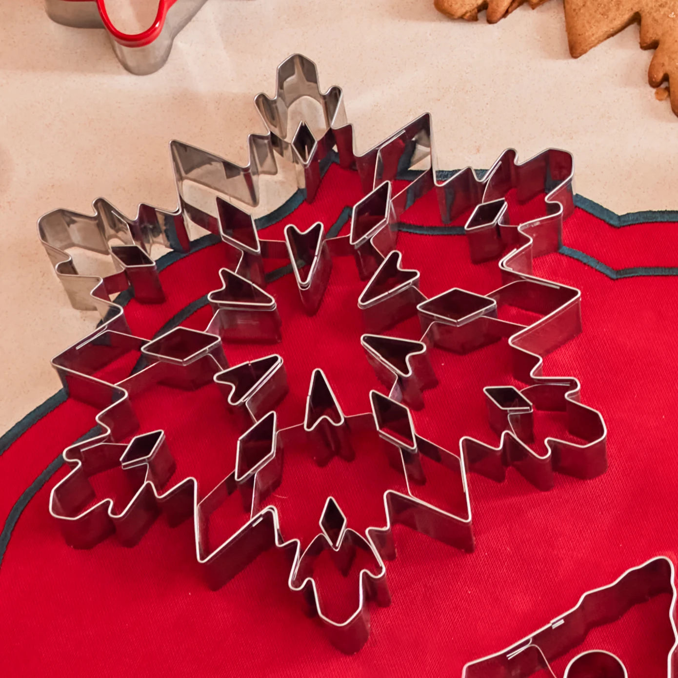 Karaca New Year Snowflake Cookie Mold 153.03.06.8593 -  Cookware Sets - ebarza Furniture UAE | Shop Modern Furniture in Abu Dhabi & Dubai - مفروشات ايبازرا في الامارات | تسوق اثاث عصري وديكورات مميزة في دبي وابوظبي
