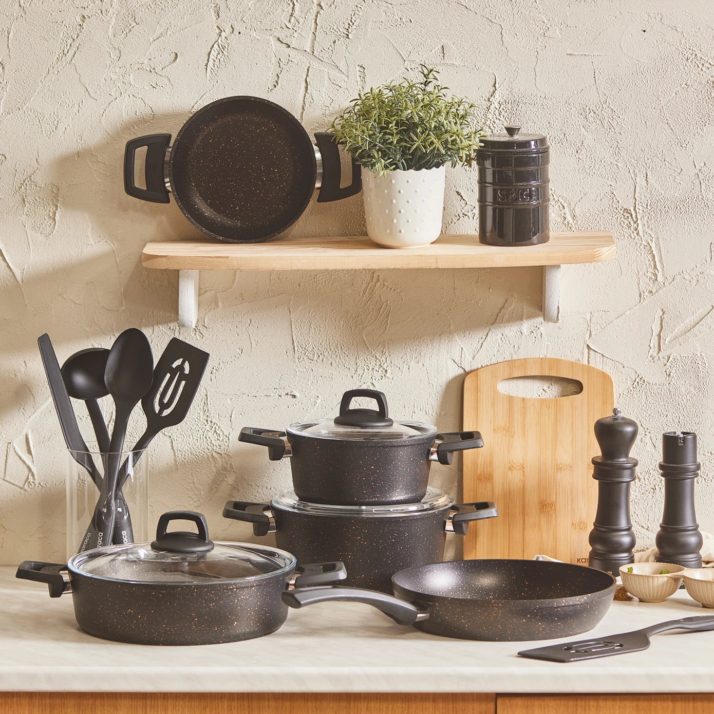 Karaca Biogranit V2 13 Piece Cookware Set Black Gold 153.09.01.3920 -  Cookware Sets - ebarza Furniture UAE | Shop Modern Furniture in Abu Dhabi & Dubai - مفروشات ايبازرا في الامارات | تسوق اثاث عصري وديكورات مميزة في دبي وابوظبي