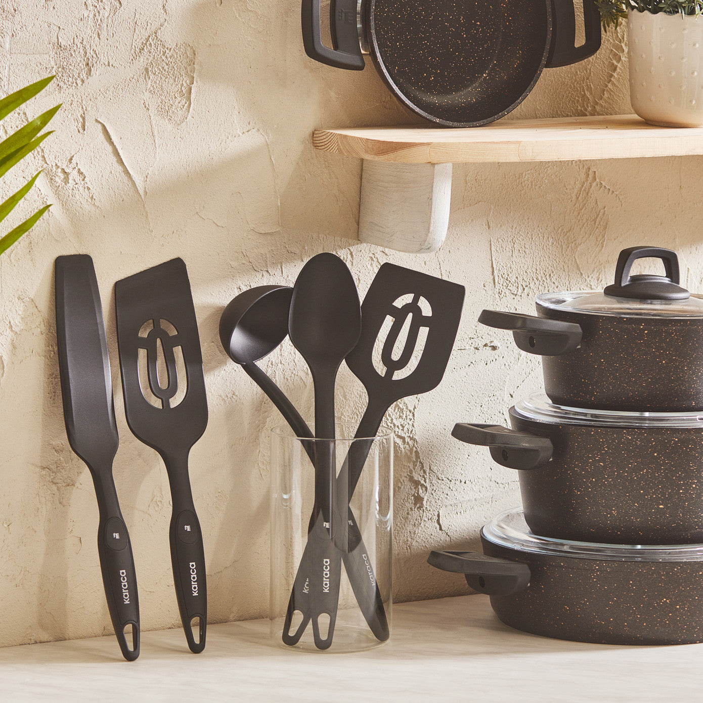 Karaca Biogranit V2 13 Piece Cookware Set Black Gold 153.09.01.3920 -  Cookware Sets - ebarza Furniture UAE | Shop Modern Furniture in Abu Dhabi & Dubai - مفروشات ايبازرا في الامارات | تسوق اثاث عصري وديكورات مميزة في دبي وابوظبي