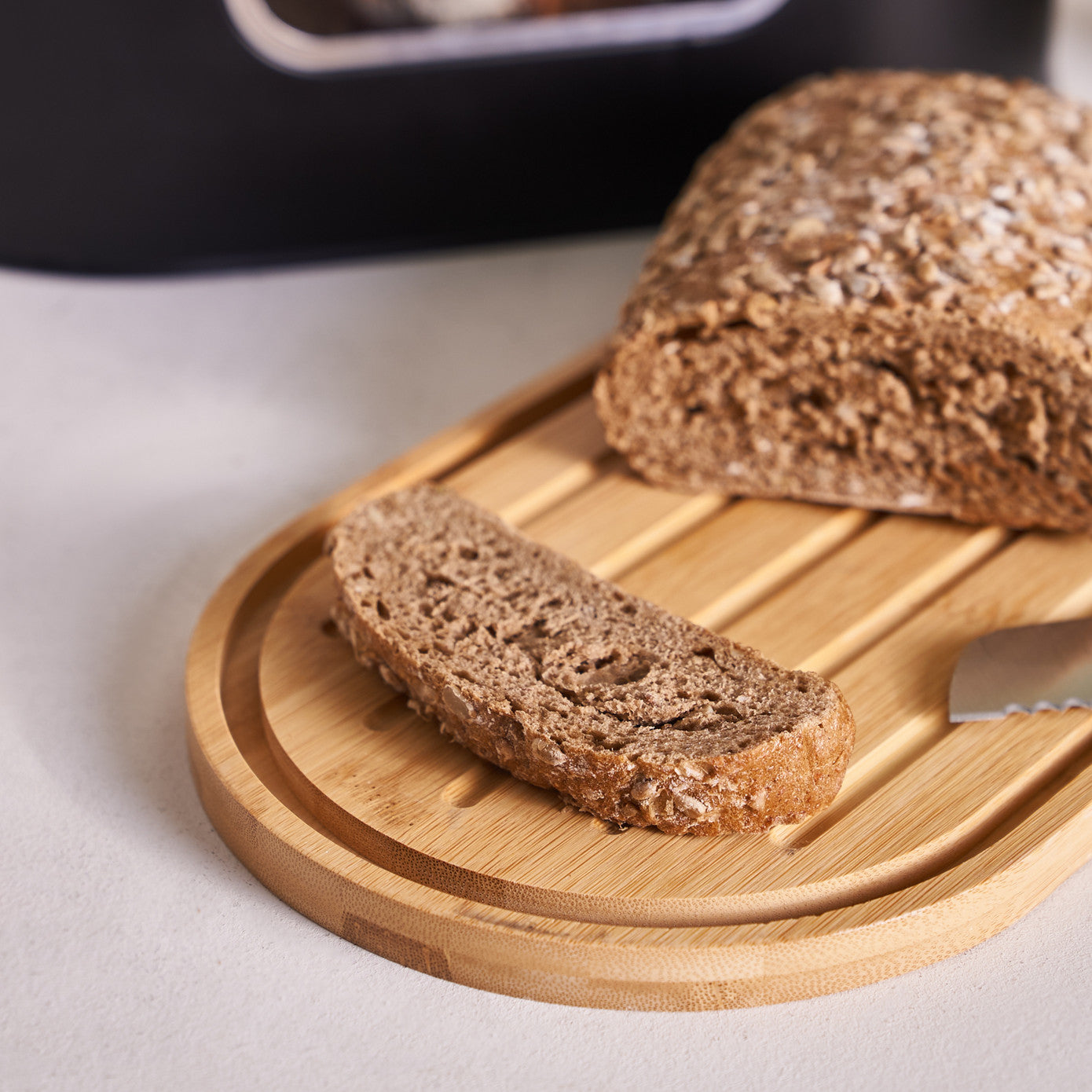 Karaca Stream 2in1 Bread Box/Cutting Board Black 153.09.01.4247 - Bread Boxes - ebarza Furniture UAE | Shop Modern Furniture in Abu Dhabi & Dubai - مفروشات ايبازرا في الامارات | تسوق اثاث عصري وديكورات مميزة في دبي وابوظبي