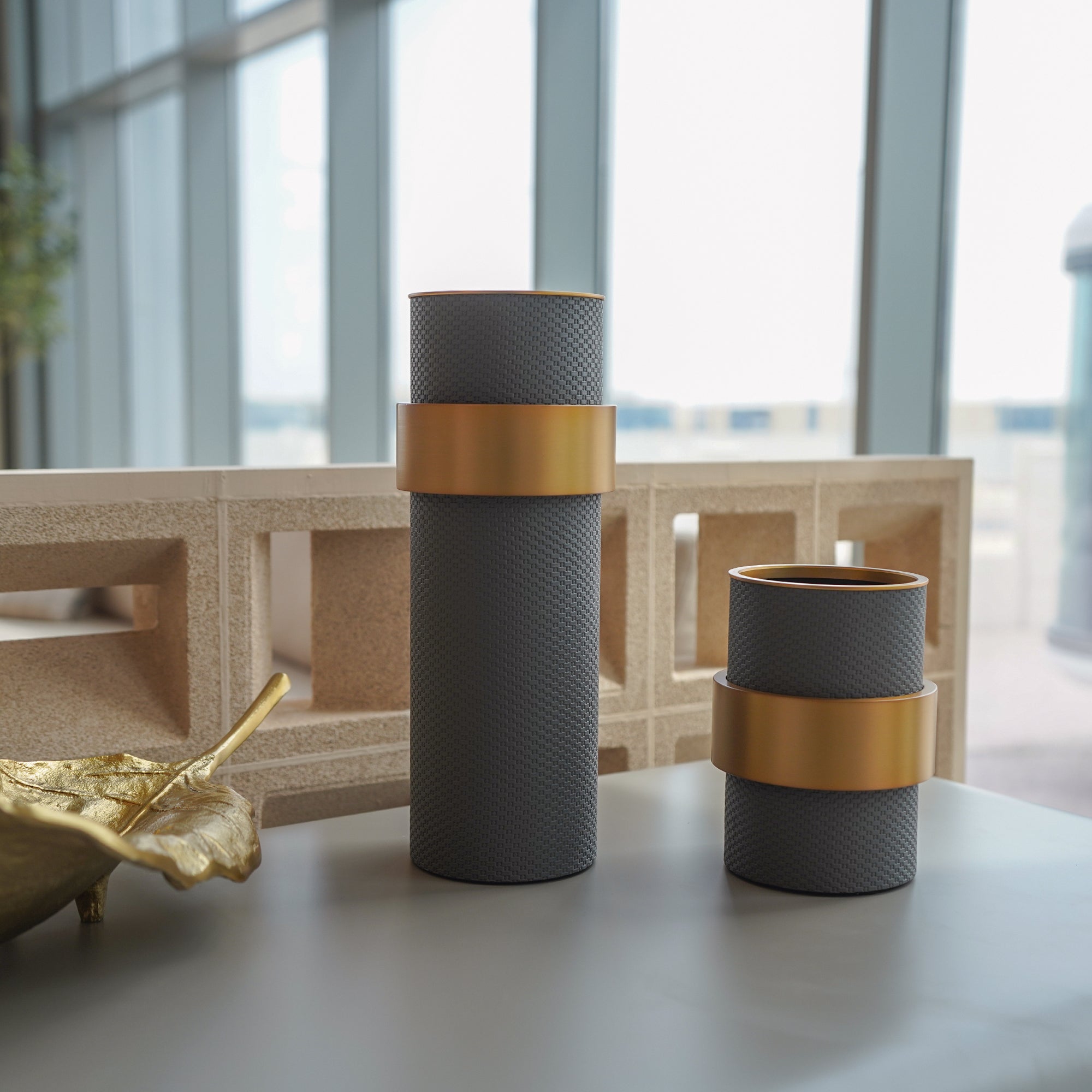 DARK GREY & ANQITU FLOWER VASE-L DD220402CL - Trays - ebarza Furniture UAE | Shop Modern Furniture in Abu Dhabi & Dubai - مفروشات ايبازرا في الامارات | تسوق اثاث عصري وديكورات مميزة في دبي وابوظبي