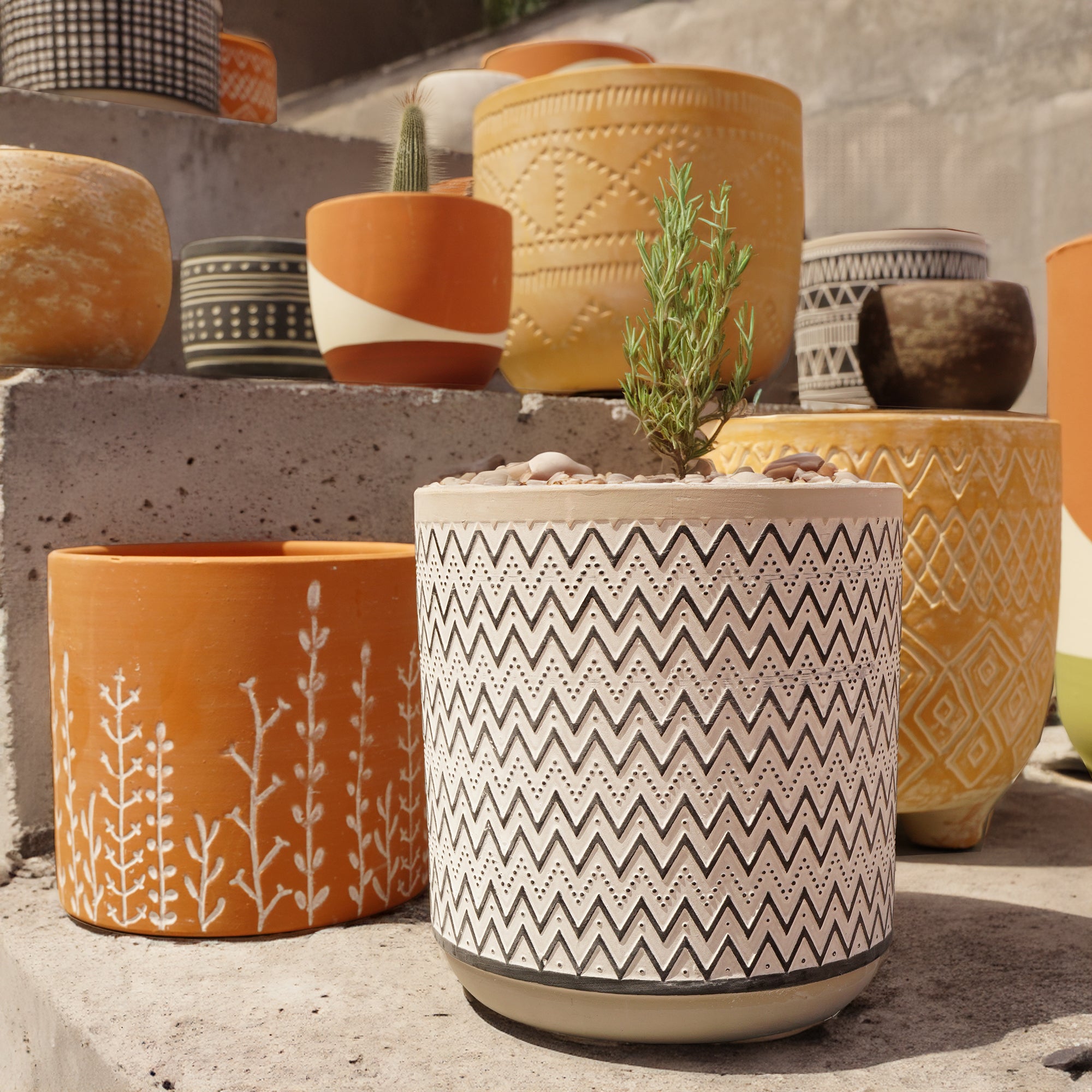 Zigzag Zebra Outdoor/indoor Black Cement Planter Box 8040B-57 - Planter Boxes - ebarza Furniture UAE | Shop Modern Furniture in Abu Dhabi & Dubai - مفروشات ايبازرا في الامارات | تسوق اثاث عصري وديكورات مميزة في دبي وابوظبي