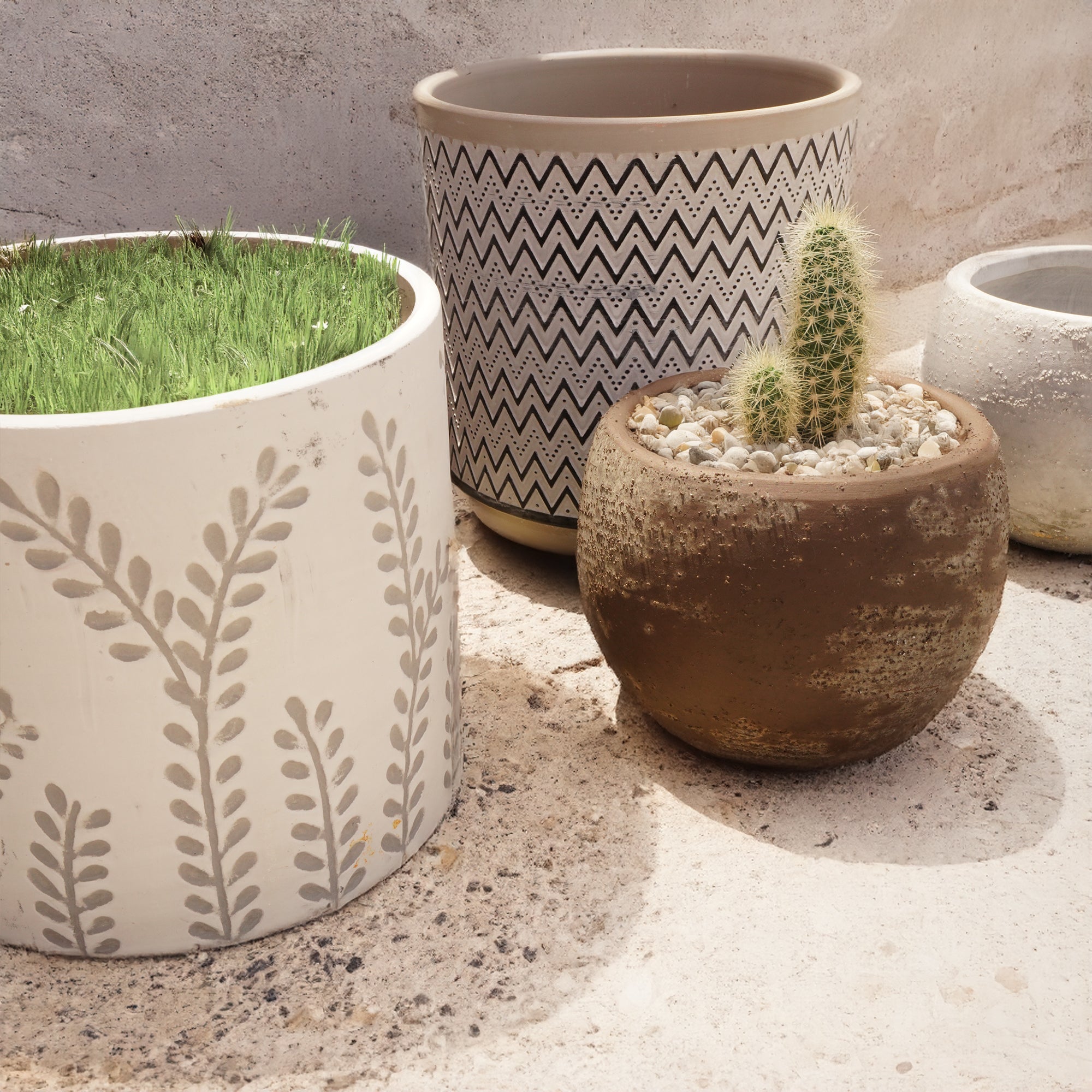 Zigzag Zebra Outdoor/indoor Black Cement Planter Box 8040B-57 - Planter Boxes - ebarza Furniture UAE | Shop Modern Furniture in Abu Dhabi & Dubai - مفروشات ايبازرا في الامارات | تسوق اثاث عصري وديكورات مميزة في دبي وابوظبي