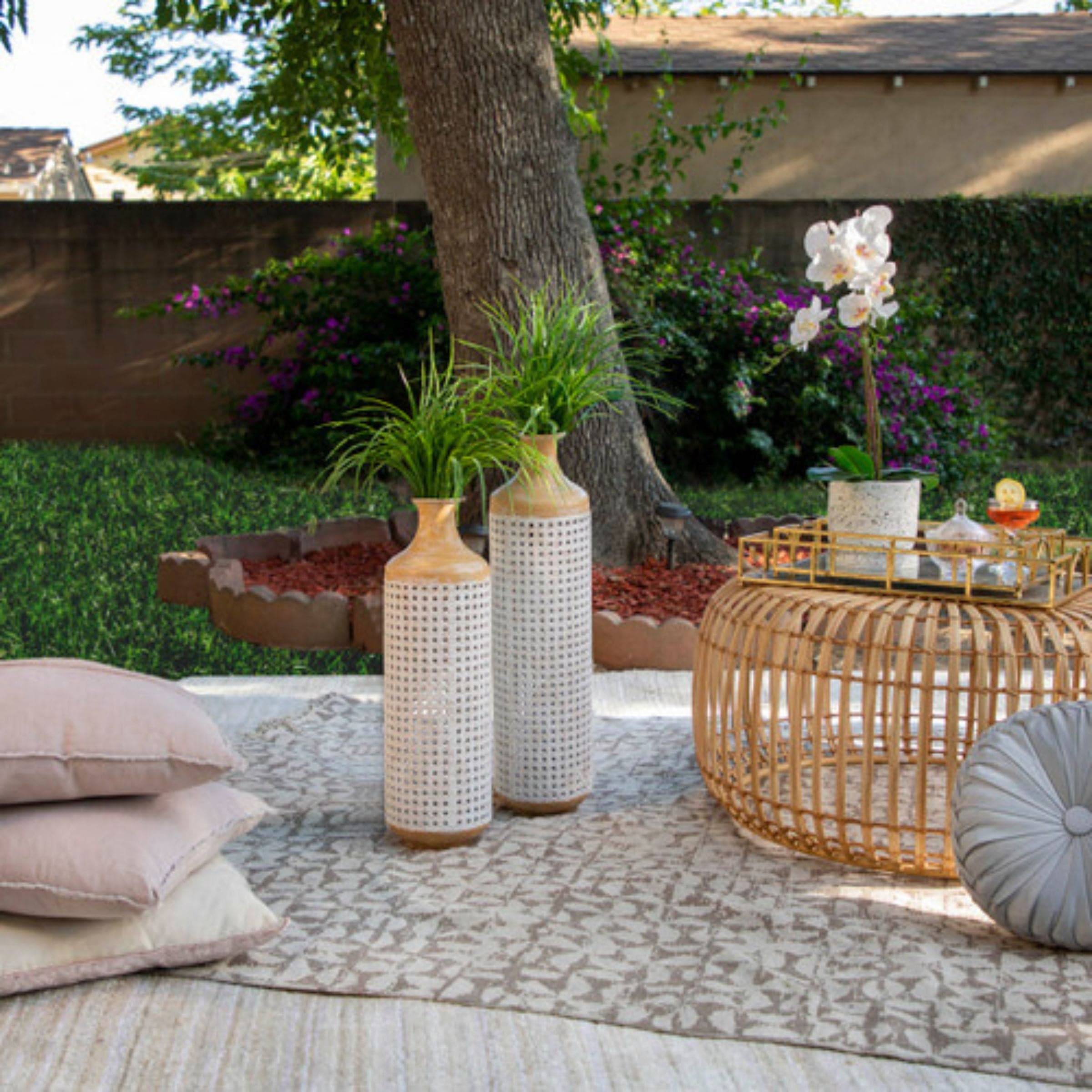 2-Tone Metal Vase 55 Cm - White 15390-02 -  Vases - ebarza Furniture UAE | Shop Modern Furniture in Abu Dhabi & Dubai - مفروشات ايبازرا في الامارات | تسوق اثاث عصري وديكورات مميزة في دبي وابوظبي