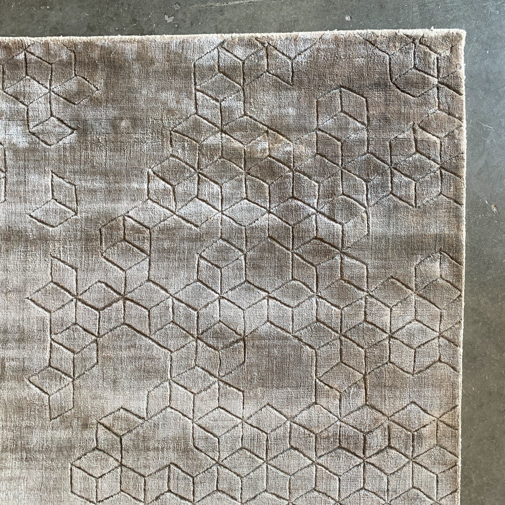 230X160 Cm Handmade Viscos Rug Jh-20730-L -  Rugs - ebarza Furniture UAE | Shop Modern Furniture in Abu Dhabi & Dubai - مفروشات ايبازرا في الامارات | تسوق اثاث عصري وديكورات مميزة في دبي وابوظبي