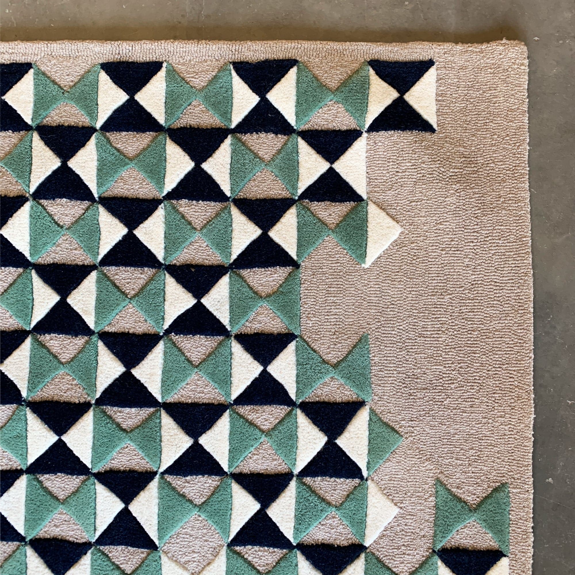 230X160 Cm Handmade Wool Rug Jh-20738-L - Rugs - ebarza Furniture UAE | Shop Modern Furniture in Abu Dhabi & Dubai - مفروشات ايبازرا في الامارات | تسوق اثاث عصري وديكورات مميزة في دبي وابوظبي