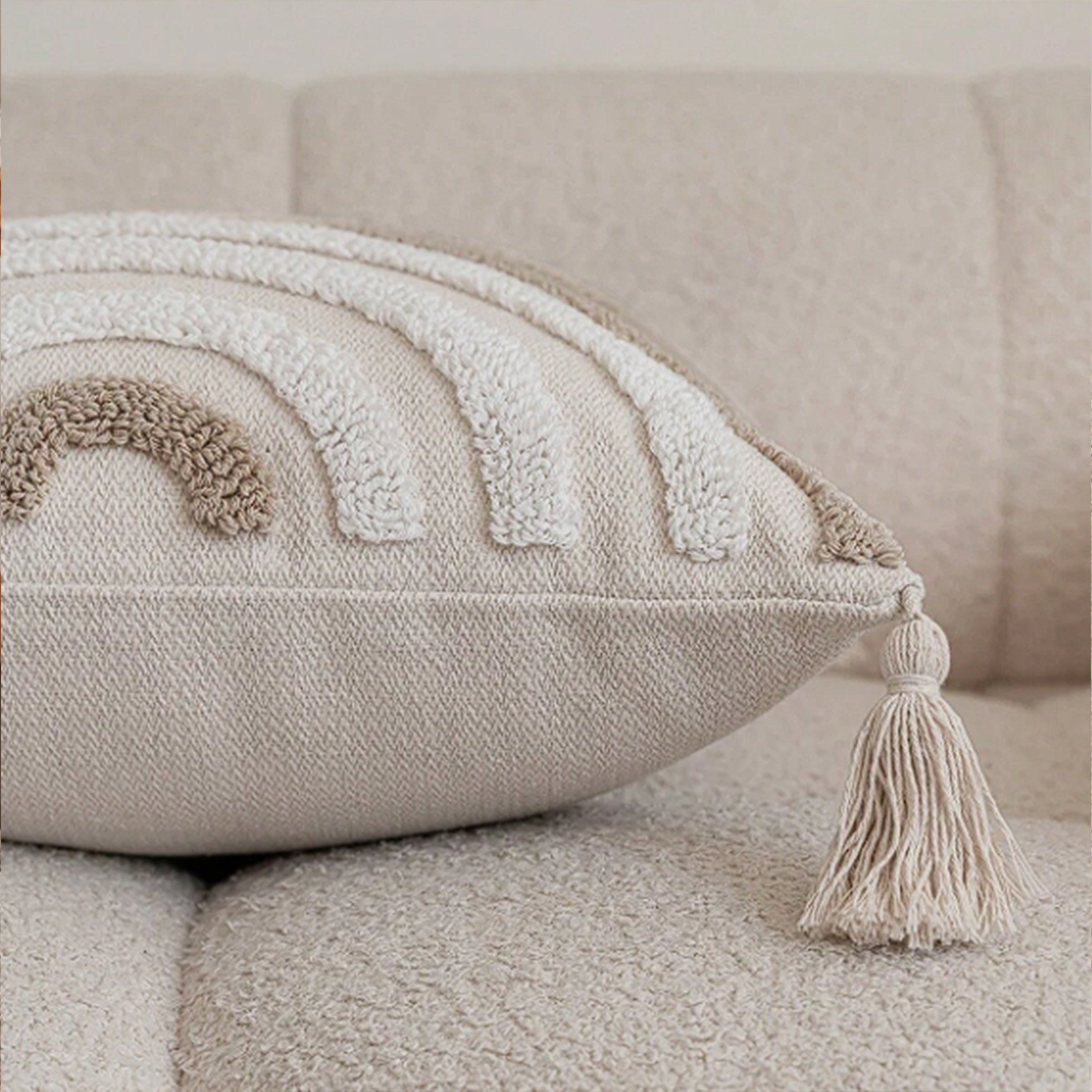 45x45 cm Dot Tufted Cotton Cushion KD2391 - White& Light Brwon - Cushions - ebarza Furniture UAE | Shop Modern Furniture in Abu Dhabi & Dubai - مفروشات ايبازرا في الامارات | تسوق اثاث عصري وديكورات مميزة في دبي وابوظبي