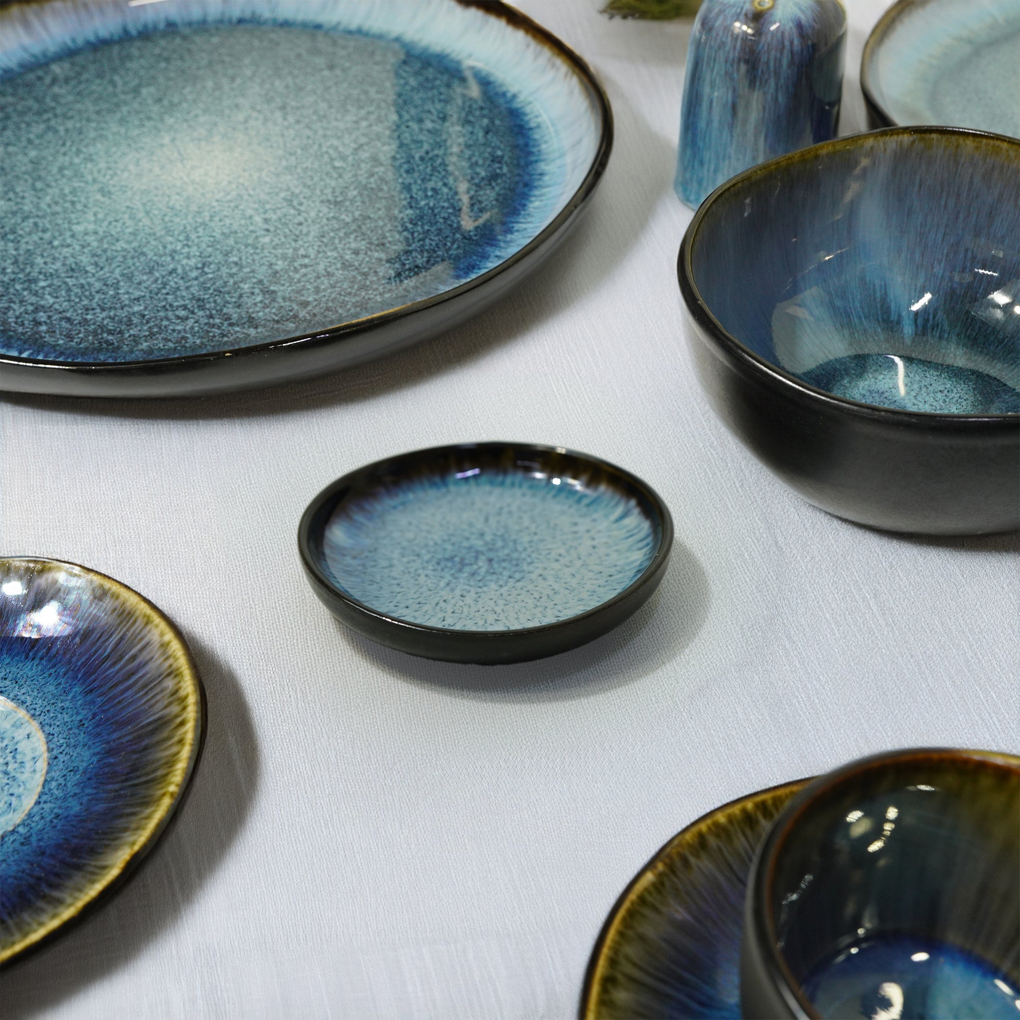 Blue Wave Black And Blue Plate HZ4329/Blue -  Plates - ebarza Furniture UAE | Shop Modern Furniture in Abu Dhabi & Dubai - مفروشات ايبازرا في الامارات | تسوق اثاث عصري وديكورات مميزة في دبي وابوظبي