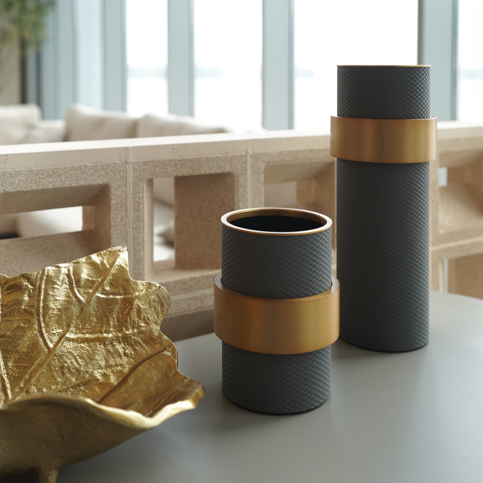 DARK GREY & ANQITU FLOWER VASE-L DD220402CL - Trays - ebarza Furniture UAE | Shop Modern Furniture in Abu Dhabi & Dubai - مفروشات ايبازرا في الامارات | تسوق اثاث عصري وديكورات مميزة في دبي وابوظبي