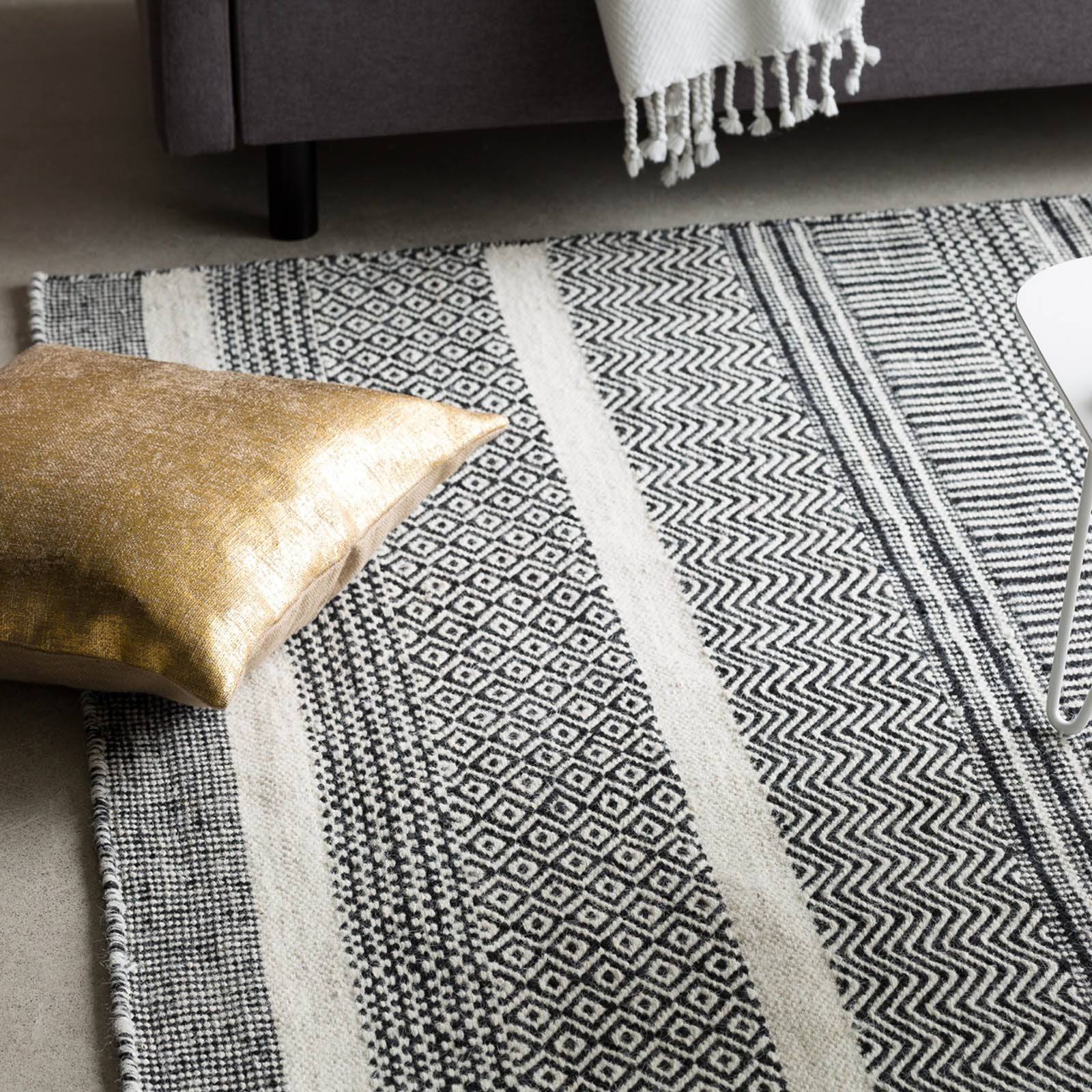 300X200 Cm Calvin Handmade Wool Rug Calvin-Cv-21-Xl (Black+White) - Rugs - ebarza Furniture UAE | Shop Modern Furniture in Abu Dhabi & Dubai - مفروشات ايبازرا في الامارات | تسوق اثاث عصري وديكورات مميزة في دبي وابوظبي