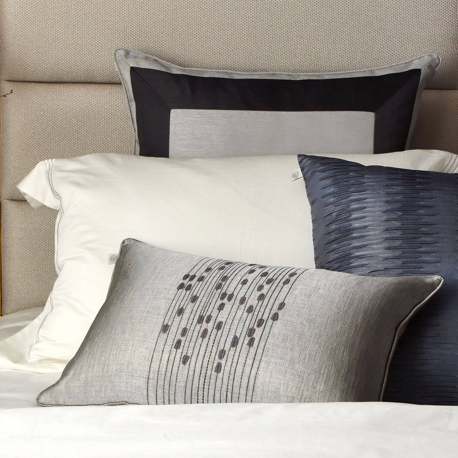 30X55 Cm Charpy Embroidered Throw Cushion Ecc-019 - Cushions - ebarza Furniture UAE | Shop Modern Furniture in Abu Dhabi & Dubai - مفروشات ايبازرا في الامارات | تسوق اثاث عصري وديكورات مميزة في دبي وابوظبي