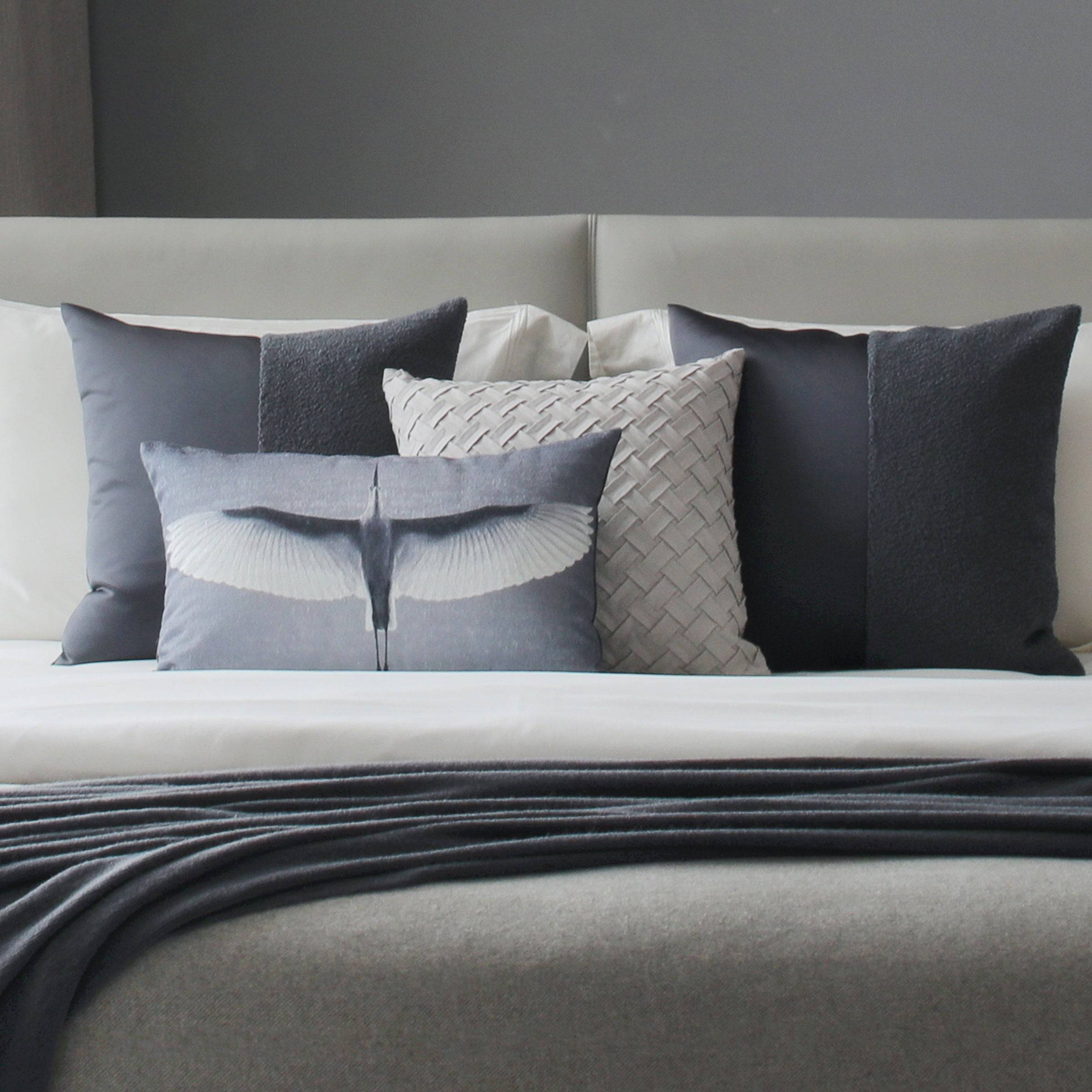 30X55 Cm Hawk Printed Throw Cushion Ecc046 - Cushions - ebarza Furniture UAE | Shop Modern Furniture in Abu Dhabi & Dubai - مفروشات ايبازرا في الامارات | تسوق اثاث عصري وديكورات مميزة في دبي وابوظبي