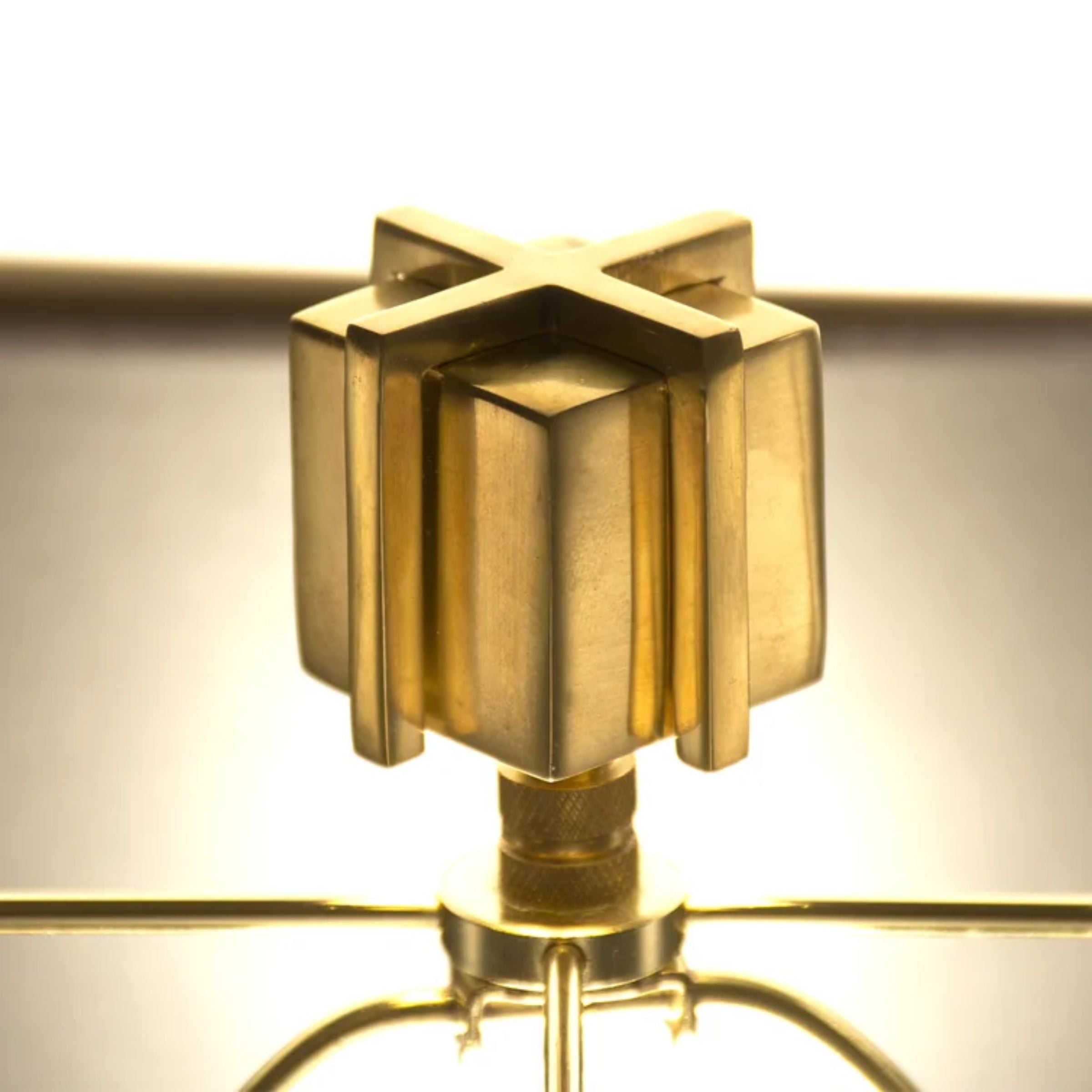 Table Lamp CY-LTD-1016 - Desk\table Lamps - ebarza Furniture UAE | Shop Modern Furniture in Abu Dhabi & Dubai - مفروشات ايبازرا في الامارات | تسوق اثاث عصري وديكورات مميزة في دبي وابوظبي