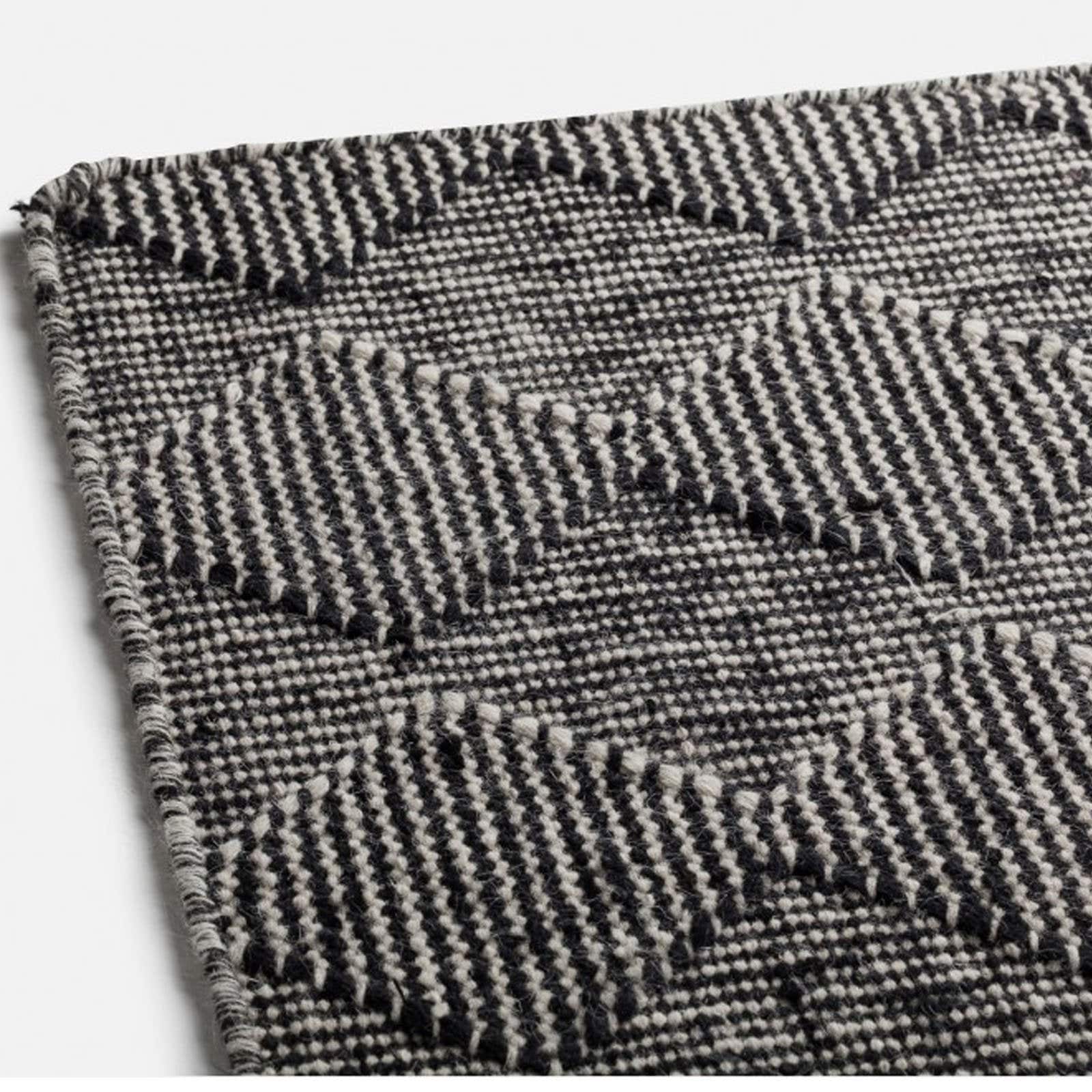 450X300 Cm Calvin Handmade Wool Rug Calvin-Cv-04-Raven-Grande - Rugs - ebarza Furniture UAE | Shop Modern Furniture in Abu Dhabi & Dubai - مفروشات ايبازرا في الامارات | تسوق اثاث عصري وديكورات مميزة في دبي وابوظبي