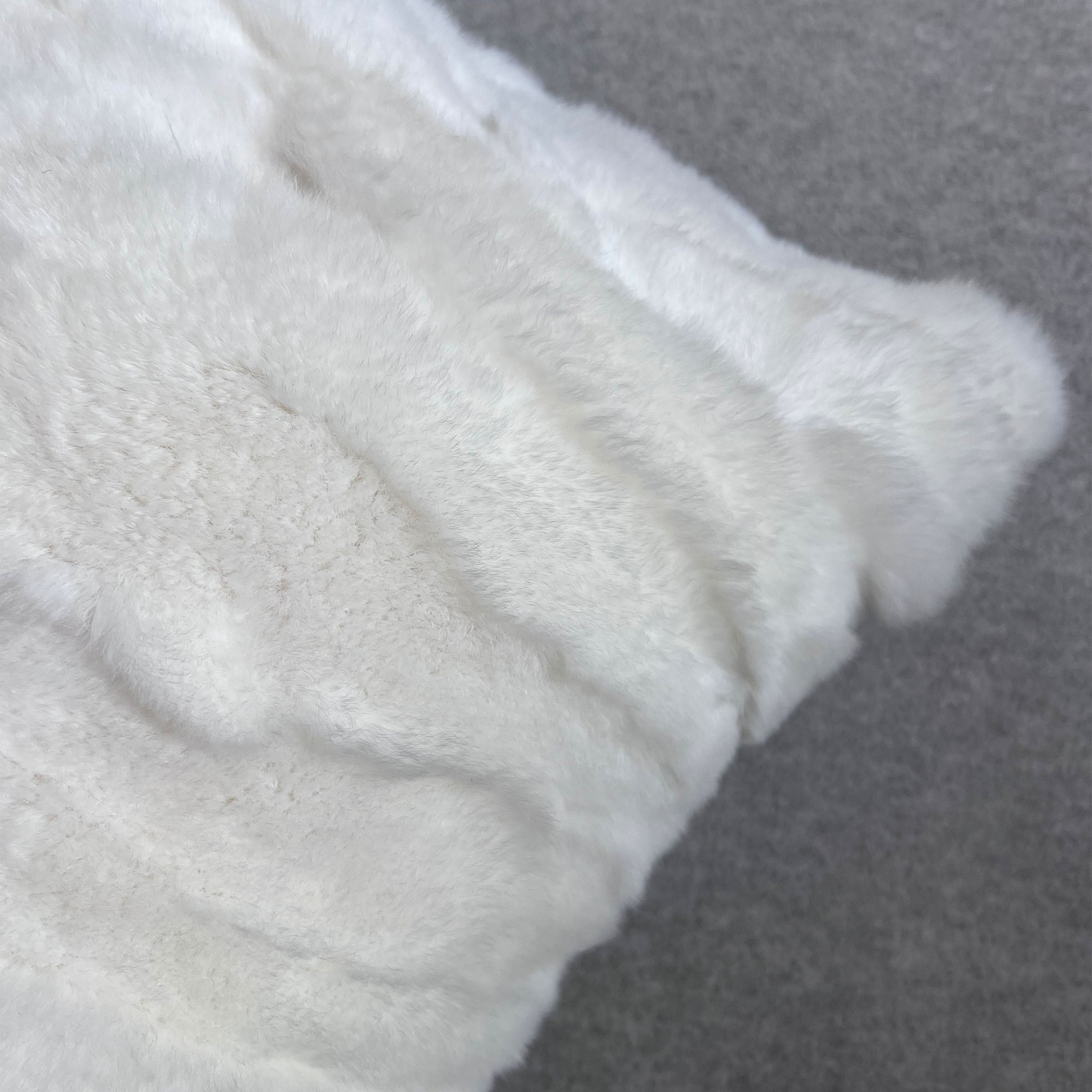 45*45 SKJH Odom Rex Rabbit Hair Cushion - ECC069 - Cushions - ebarza Furniture UAE | Shop Modern Furniture in Abu Dhabi & Dubai - مفروشات ايبازرا في الامارات | تسوق اثاث عصري وديكورات مميزة في دبي وابوظبي