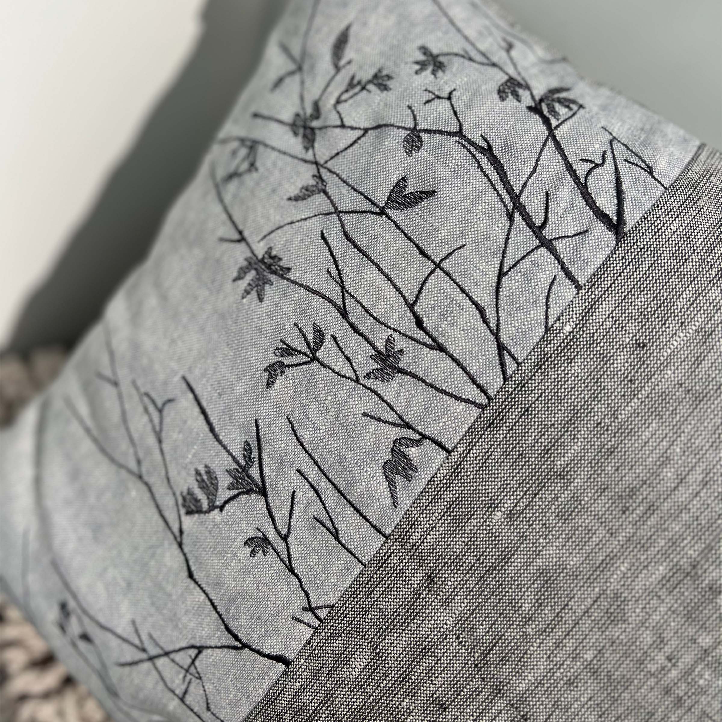 45*45 Yaji embroidery cushion - ECC089 -  Cushions - ebarza Furniture UAE | Shop Modern Furniture in Abu Dhabi & Dubai - مفروشات ايبازرا في الامارات | تسوق اثاث عصري وديكورات مميزة في دبي وابوظبي
