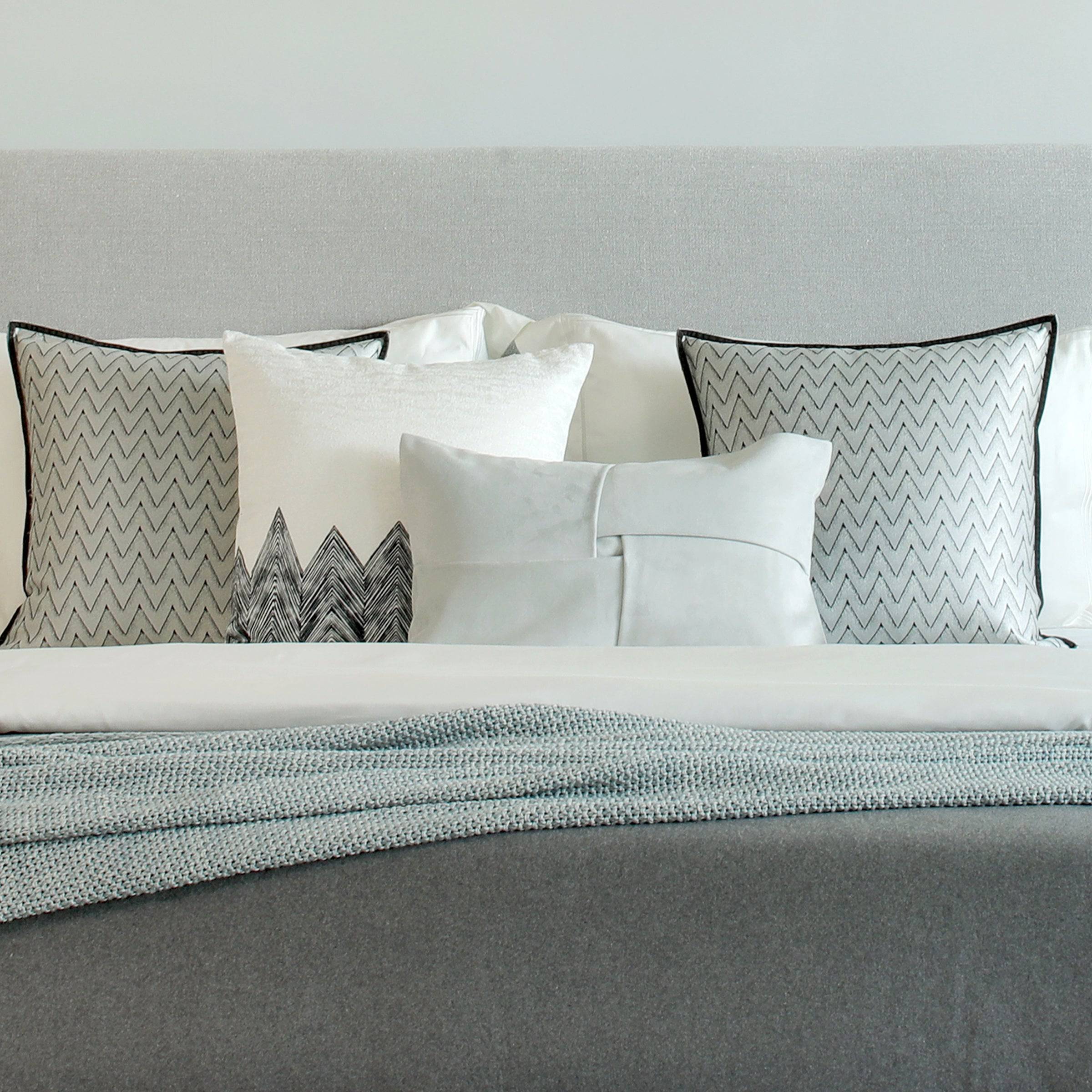 45X45 Cm Charlotte Printed Throw Cushion ECC057 - Cushions - ebarza Furniture UAE | Shop Modern Furniture in Abu Dhabi & Dubai - مفروشات ايبازرا في الامارات | تسوق اثاث عصري وديكورات مميزة في دبي وابوظبي