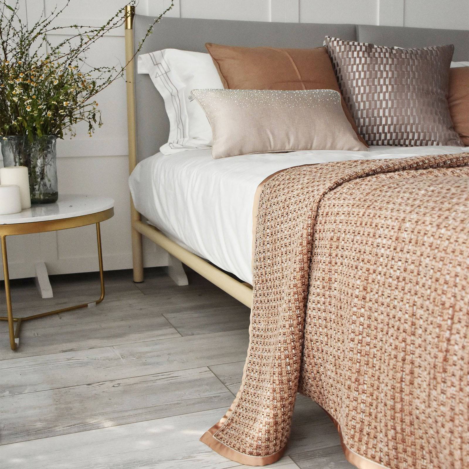 45X45 Cm Gaelic Embroidered Throw Cushion Ecc-004 - Cushions - ebarza Furniture UAE | Shop Modern Furniture in Abu Dhabi & Dubai - مفروشات ايبازرا في الامارات | تسوق اثاث عصري وديكورات مميزة في دبي وابوظبي