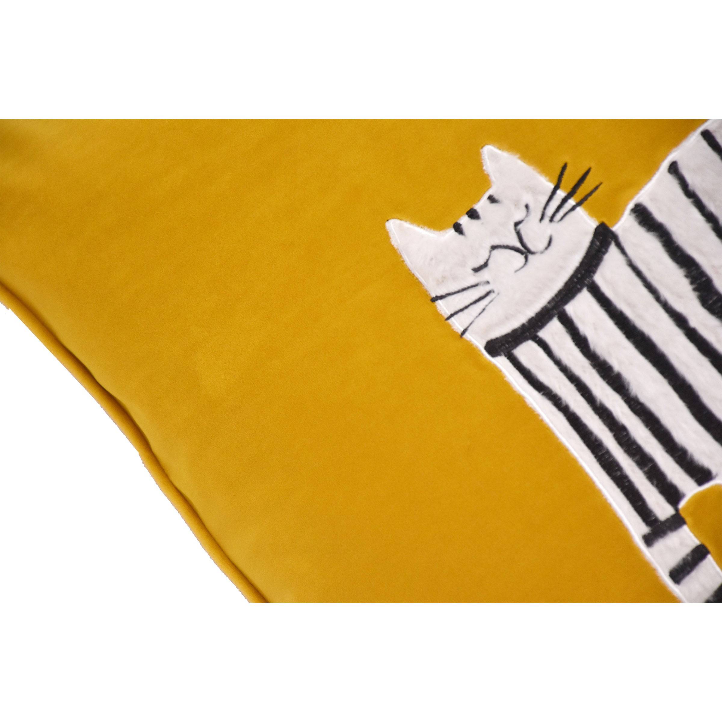 45X45 Cm Striped Cat Embroidered Throw Cushion Ecc-030 - Cushions - ebarza Furniture UAE | Shop Modern Furniture in Abu Dhabi & Dubai - مفروشات ايبازرا في الامارات | تسوق اثاث عصري وديكورات مميزة في دبي وابوظبي