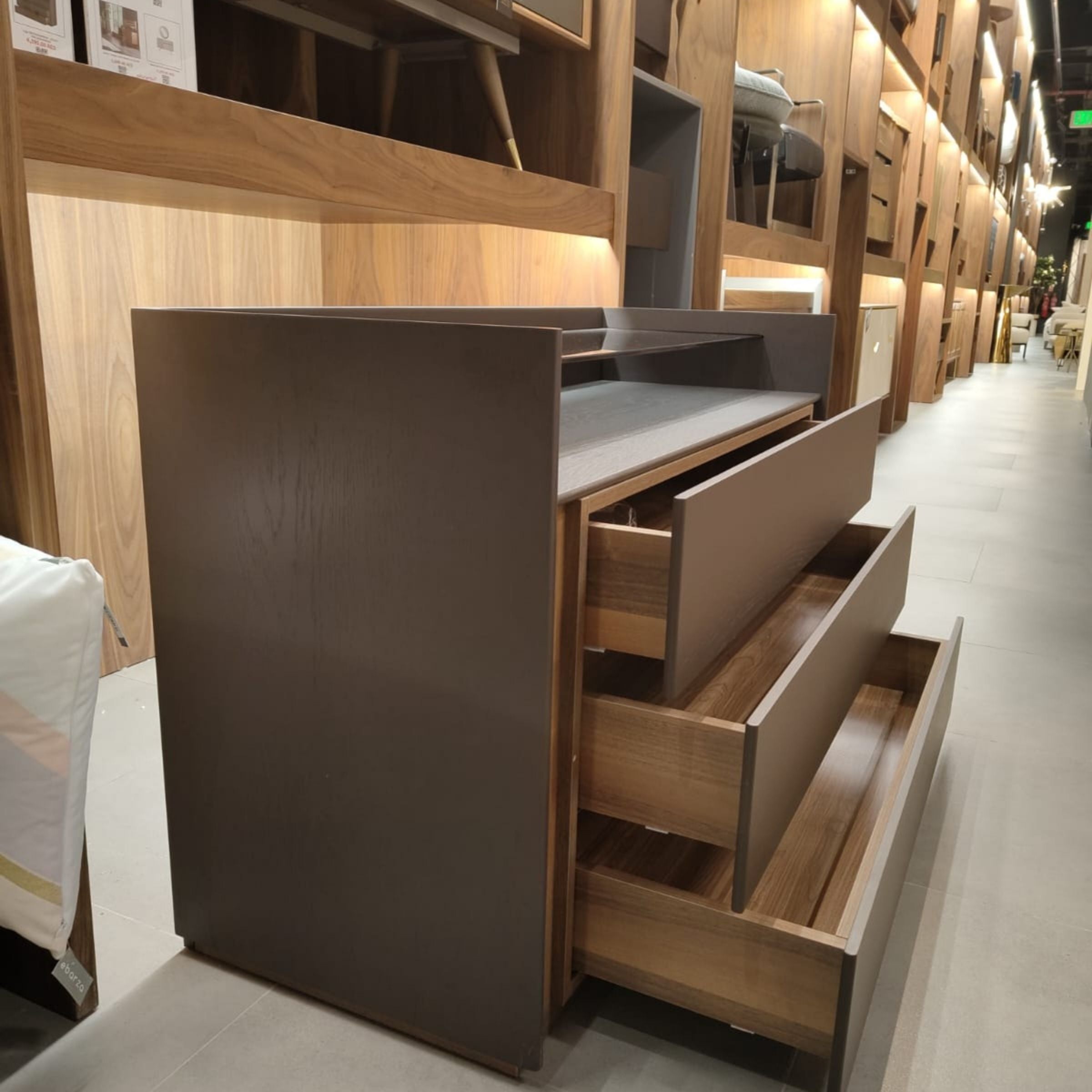 Display Item - Block Dresser Leg001-DresserYAS - DISPLAY ITEM - ebarza Furniture UAE | Shop Modern Furniture in Abu Dhabi & Dubai - مفروشات ايبازرا في الامارات | تسوق اثاث عصري وديكورات مميزة في دبي وابوظبي