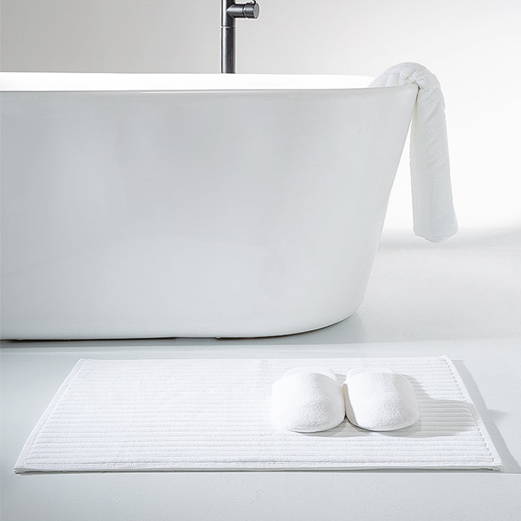 ebarza Strip Bath Mat EBM-001 -  Bath Mats - ebarza Furniture UAE | Shop Modern Furniture in Abu Dhabi & Dubai - مفروشات ايبازرا في الامارات | تسوق اثاث عصري وديكورات مميزة في دبي وابوظبي