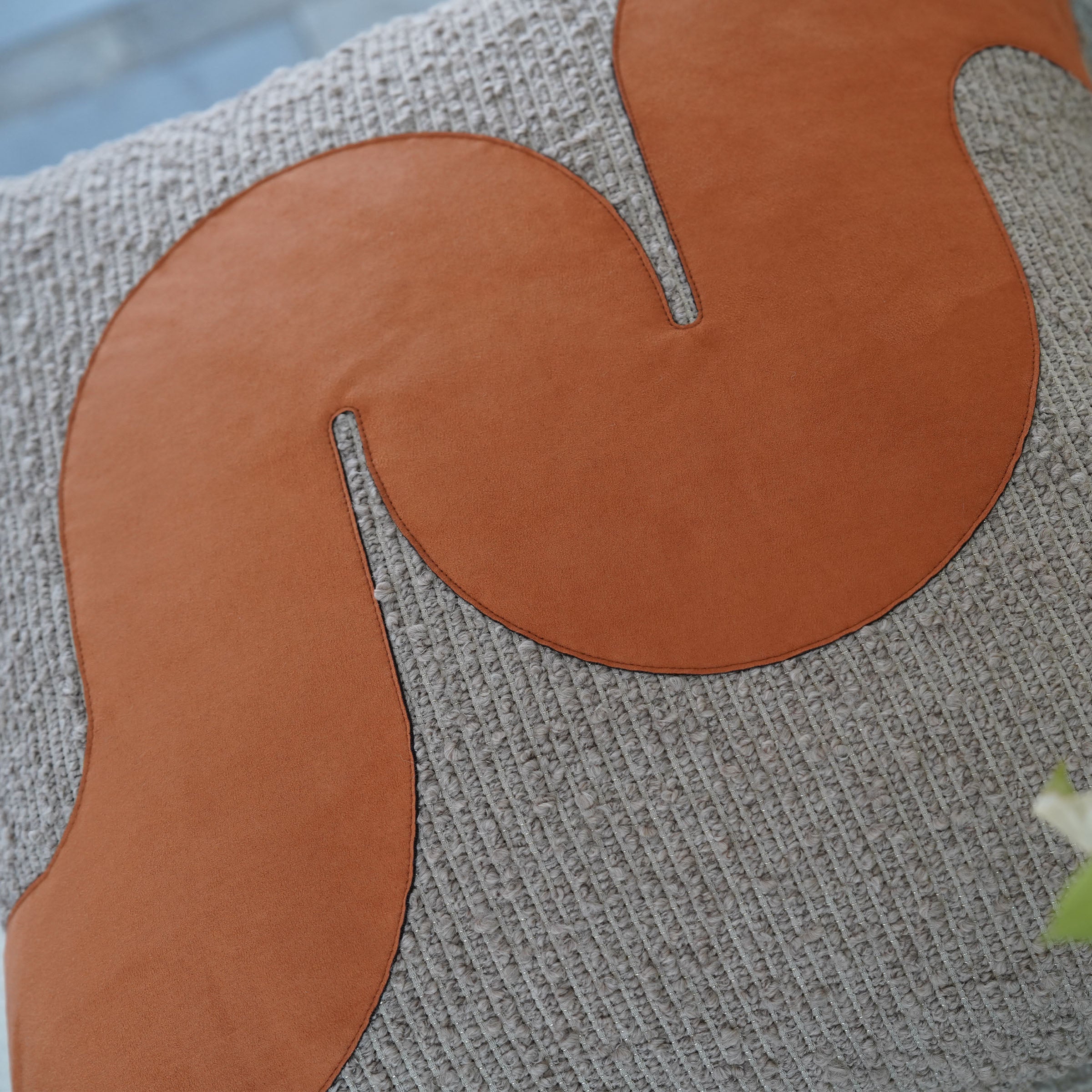 60x60Cm  Ebarza Amman Patchwork Cushion ECC128 -  Cushions - ebarza Furniture UAE | Shop Modern Furniture in Abu Dhabi & Dubai - مفروشات ايبازرا في الامارات | تسوق اثاث عصري وديكورات مميزة في دبي وابوظبي