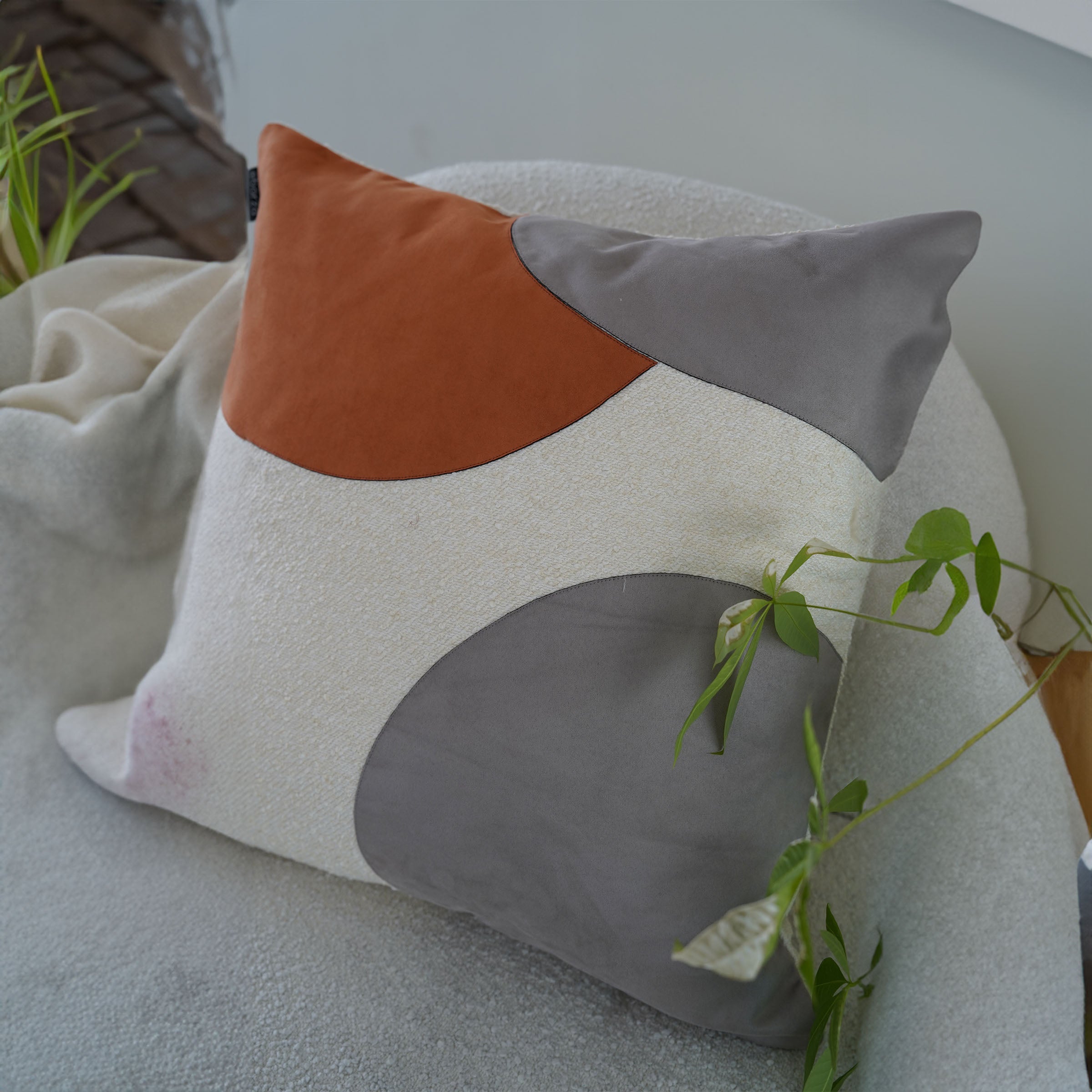 60x60Cm Ebarza Maka Patchwork Cushion ECC130 - Cushions - ebarza Furniture UAE | Shop Modern Furniture in Abu Dhabi & Dubai - مفروشات ايبازرا في الامارات | تسوق اثاث عصري وديكورات مميزة في دبي وابوظبي