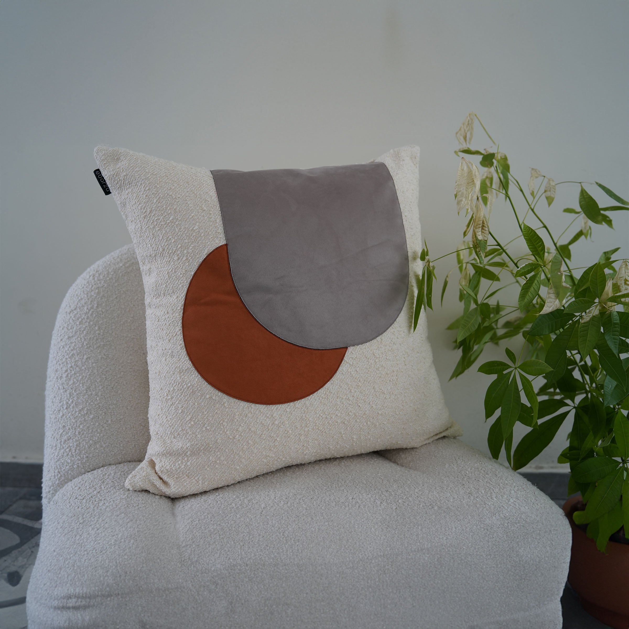60x60Cm Ebarza Worde Patchwork Cushion ECC125 - Cushions - ebarza Furniture UAE | Shop Modern Furniture in Abu Dhabi & Dubai - مفروشات ايبازرا في الامارات | تسوق اثاث عصري وديكورات مميزة في دبي وابوظبي