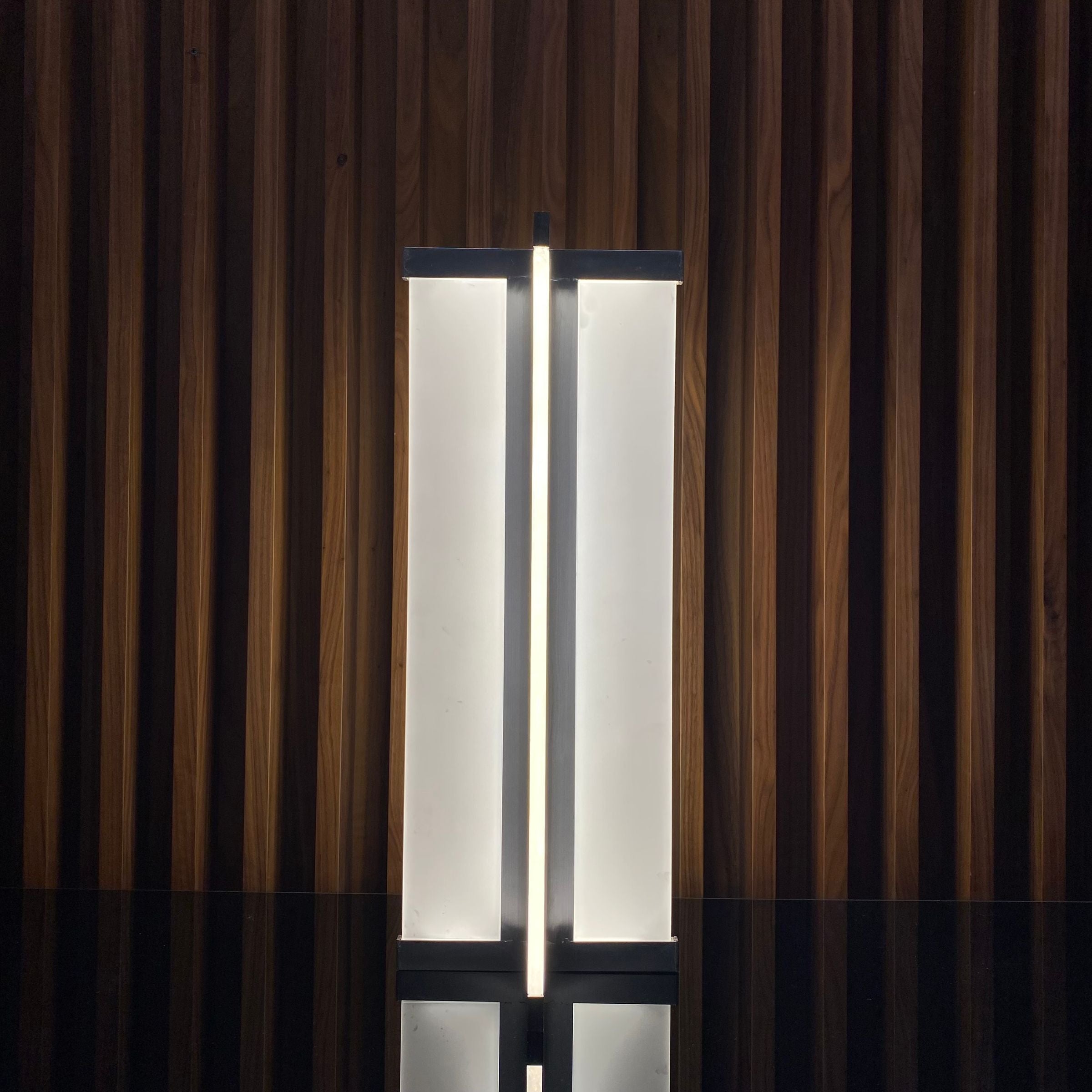 Chrome Table Lamp CY-LTD-1017-CH - Desk\table Lamps - ebarza Furniture UAE | Shop Modern Furniture in Abu Dhabi & Dubai - مفروشات ايبازرا في الامارات | تسوق اثاث عصري وديكورات مميزة في دبي وابوظبي