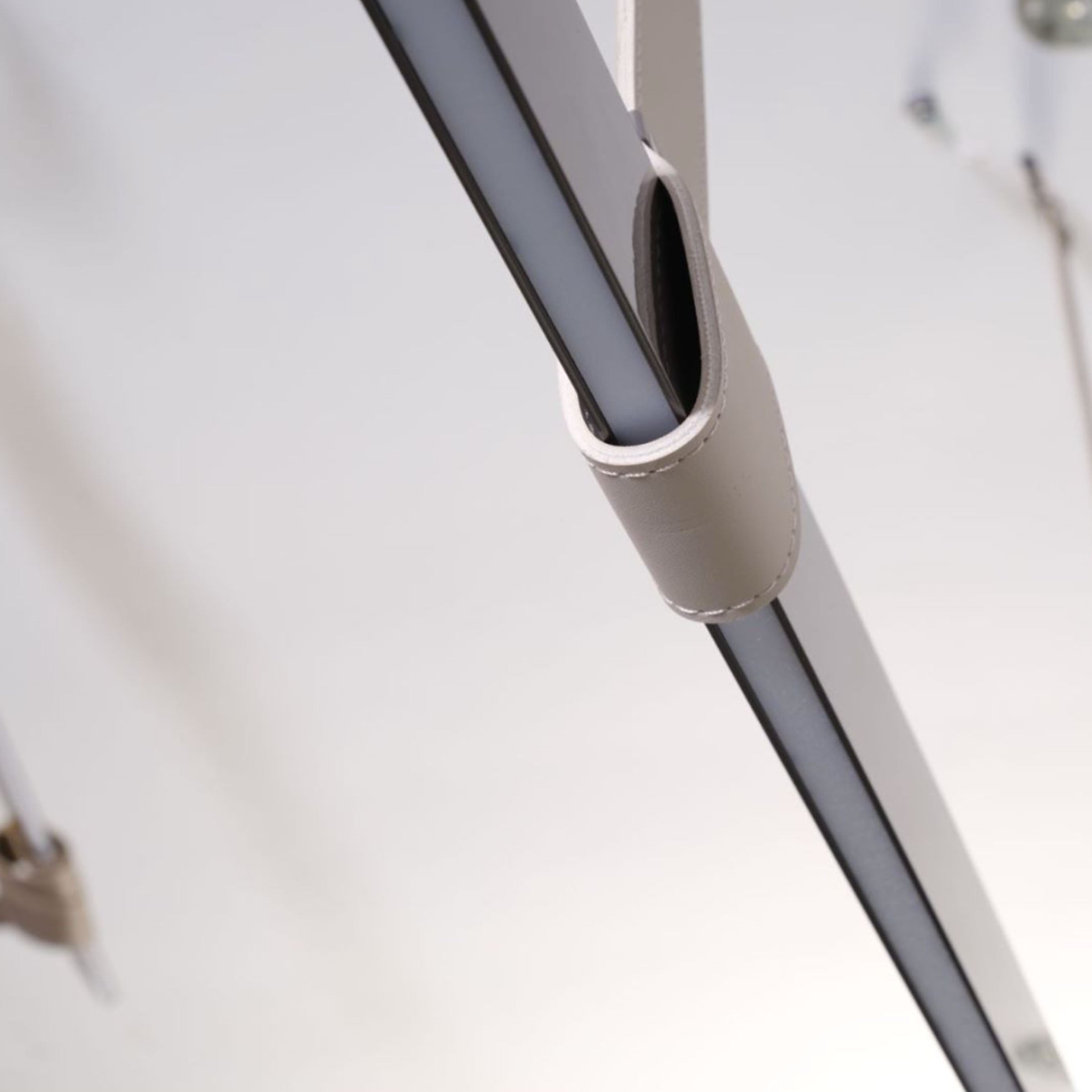 Comet Tail Leather Black Pendant Lamp 1.5m CY-DD-1053-B - Pendant Lamps - ebarza Furniture UAE | Shop Modern Furniture in Abu Dhabi & Dubai - مفروشات ايبازرا في الامارات | تسوق اثاث عصري وديكورات مميزة في دبي وابوظبي