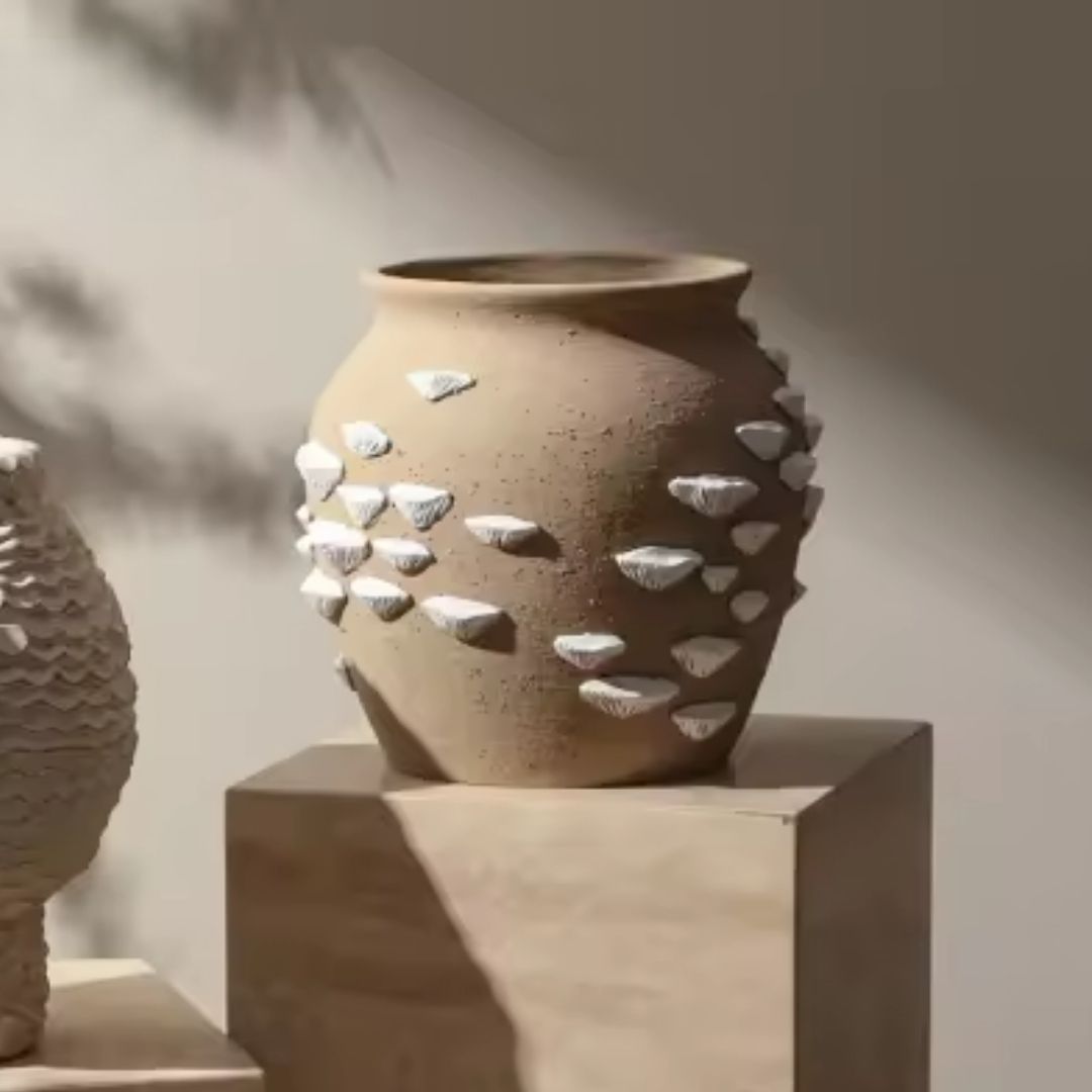 Beige & White Cement Vase With Shell Detail -B FF-SN24027B - Vases - ebarza Furniture UAE | Shop Modern Furniture in Abu Dhabi & Dubai - مفروشات ايبازرا في الامارات | تسوق اثاث عصري وديكورات مميزة في دبي وابوظبي