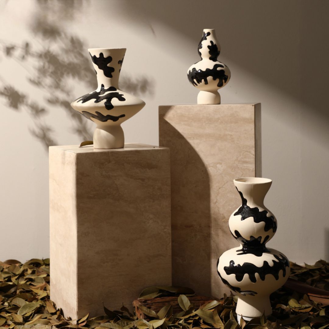 Black Hand-Painted Vase -A FD-D24068A - Vases - ebarza Furniture UAE | Shop Modern Furniture in Abu Dhabi & Dubai - مفروشات ايبازرا في الامارات | تسوق اثاث عصري وديكورات مميزة في دبي وابوظبي