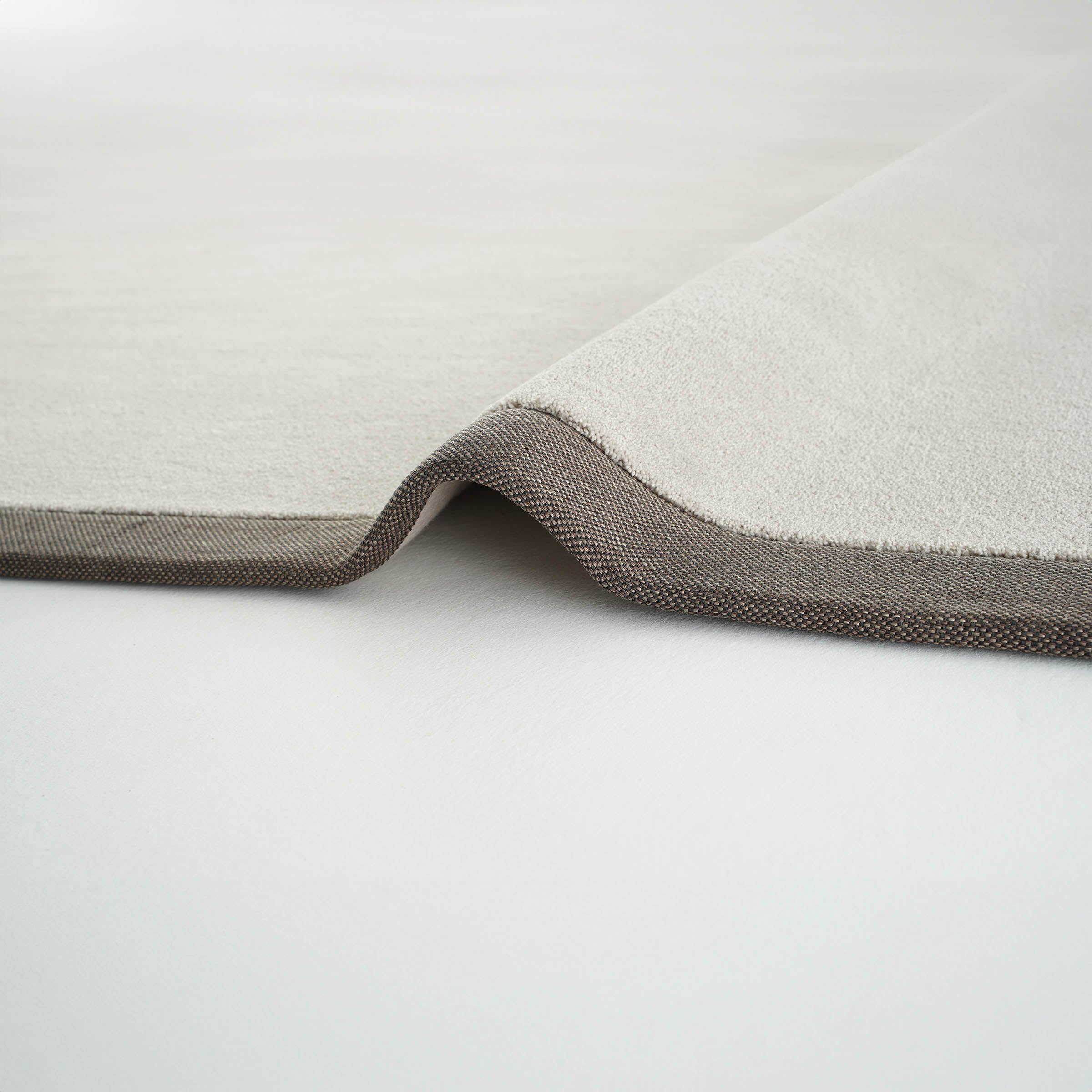 Pre-order 60 Days Delivery 600X400 CM BOUNTY 74 MONTEREY RUG 80208 - Rugs - ebarza Furniture UAE | Shop Modern Furniture in Abu Dhabi & Dubai - مفروشات ايبازرا في الامارات | تسوق اثاث عصري وديكورات مميزة في دبي وابوظبي