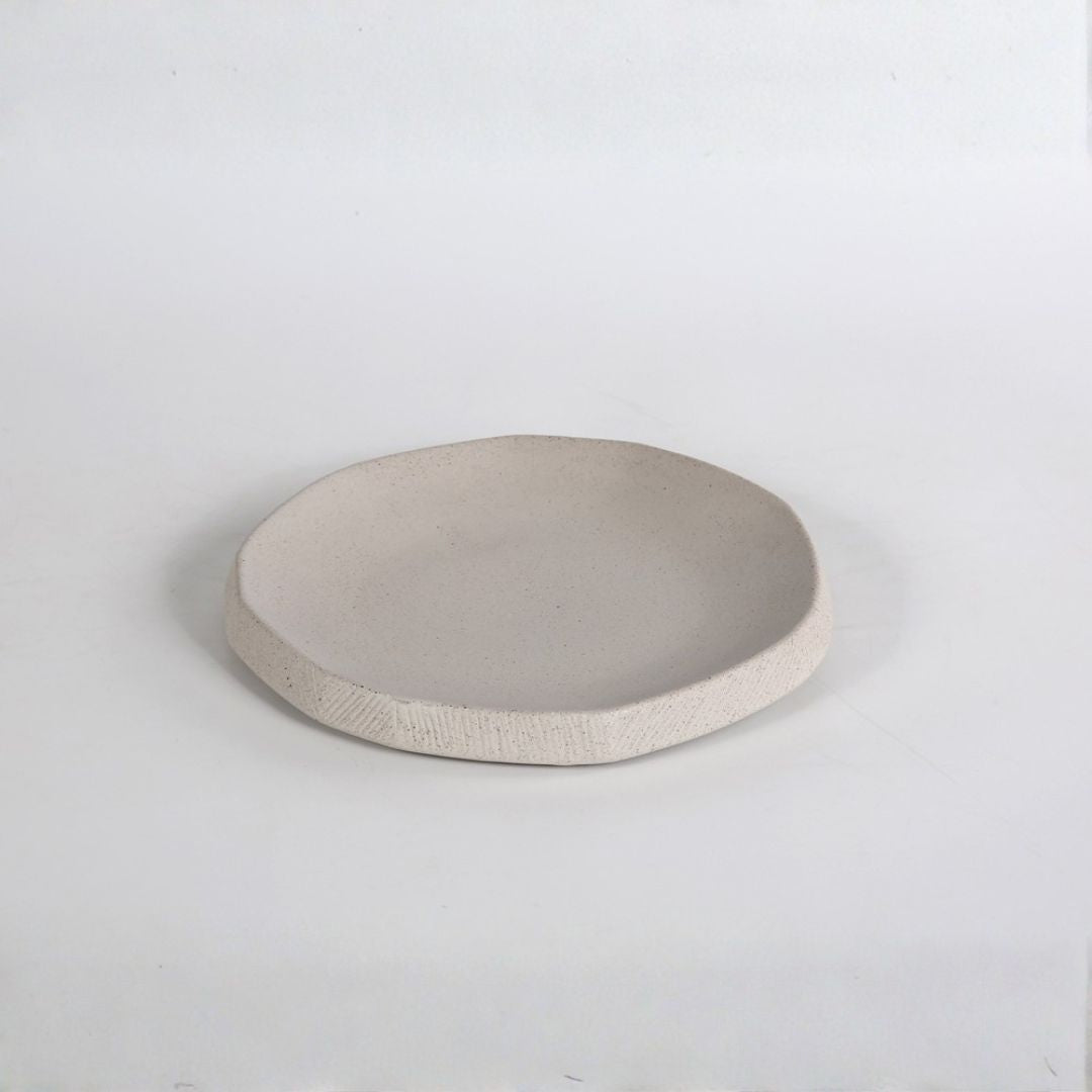 Pre-order 65 Days Delivery Hessian Off-White Medium chizzled plate CB4365-27-R537 - Plates - ebarza Furniture UAE | Shop Modern Furniture in Abu Dhabi & Dubai - مفروشات ايبازرا في الامارات | تسوق اثاث عصري وديكورات مميزة في دبي وابوظبي