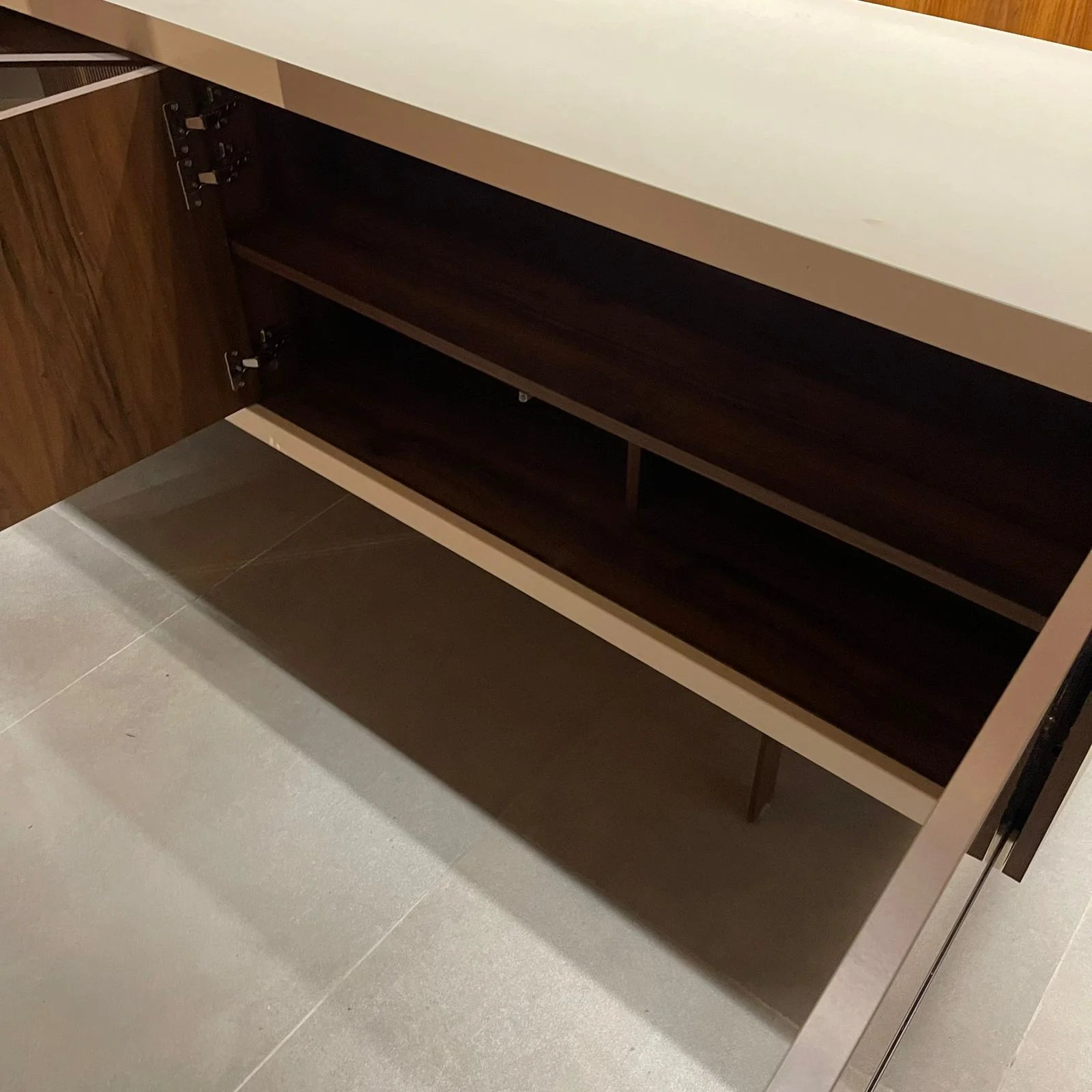 Display item - Valentina Sideboard Valent-Consl - YAS - DISPLAY ITEM - ebarza Furniture UAE | Shop Modern Furniture in Abu Dhabi & Dubai - مفروشات ايبازرا في الامارات | تسوق اثاث عصري وديكورات مميزة في دبي وابوظبي