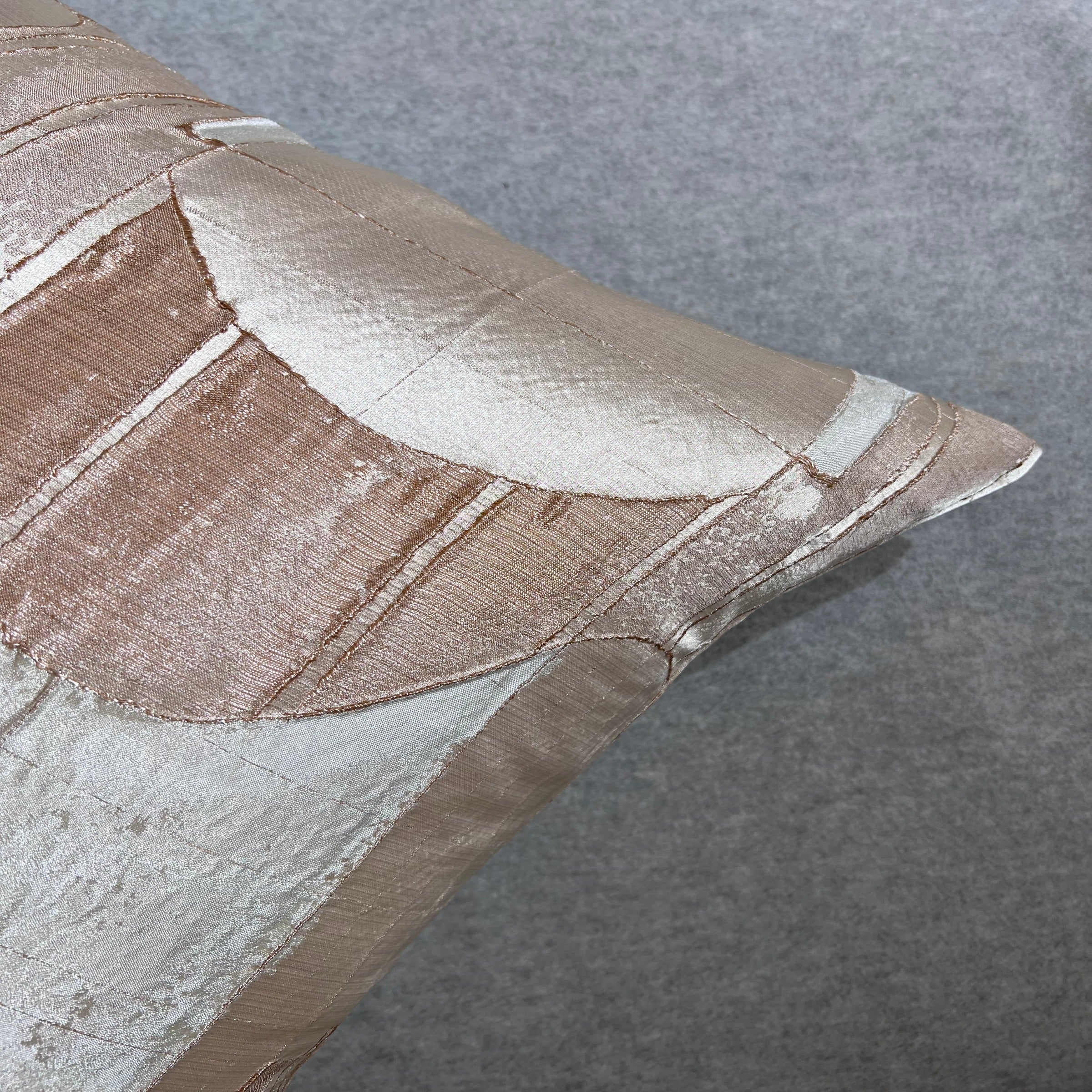 45*45 Kärnten Jacquard Cushion - ECC106 - Cushions - ebarza Furniture UAE | Shop Modern Furniture in Abu Dhabi & Dubai - مفروشات ايبازرا في الامارات | تسوق اثاث عصري وديكورات مميزة في دبي وابوظبي