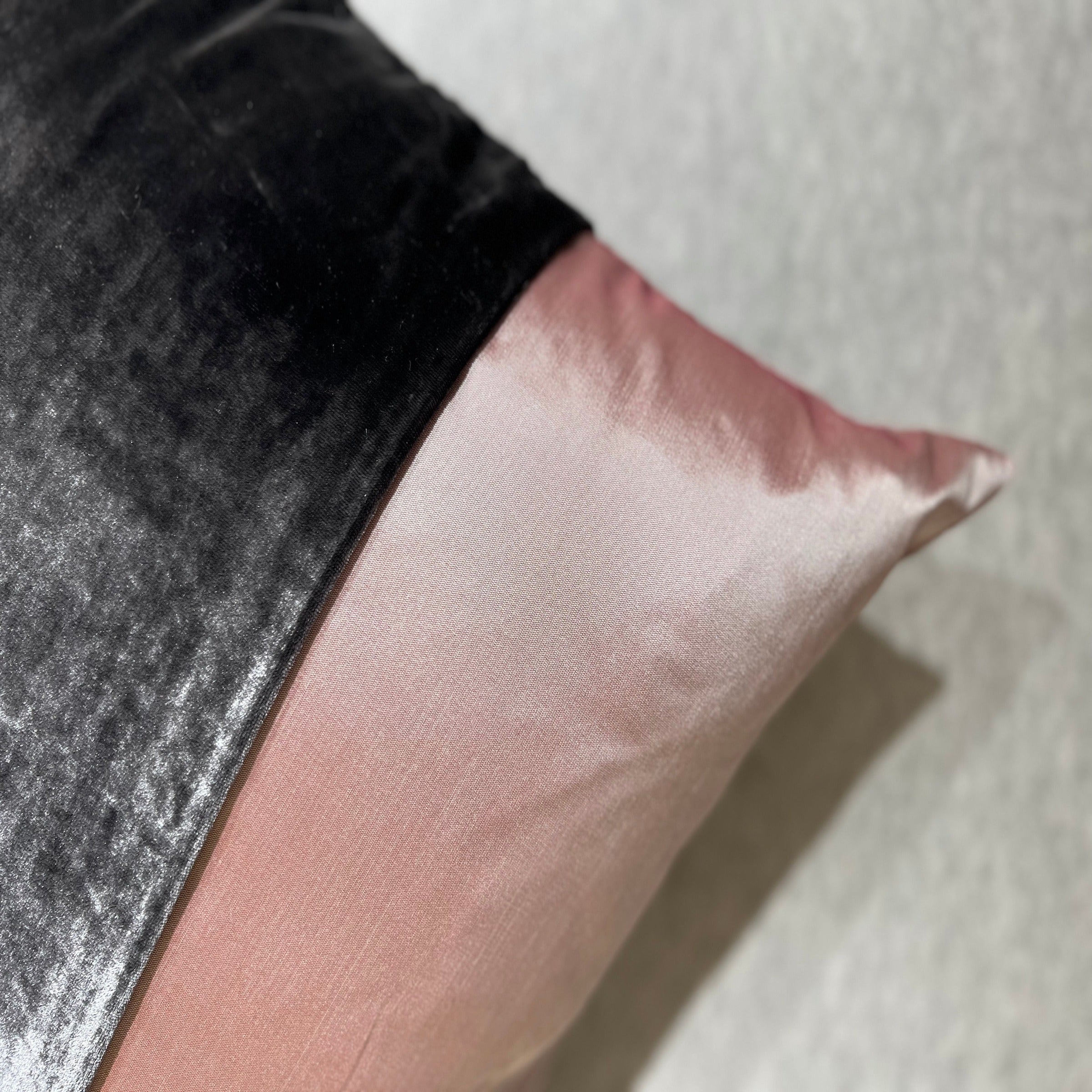 45*45  Fidel Silk Cushion - ECC107 -  Cushions - ebarza Furniture UAE | Shop Modern Furniture in Abu Dhabi & Dubai - مفروشات ايبازرا في الامارات | تسوق اثاث عصري وديكورات مميزة في دبي وابوظبي