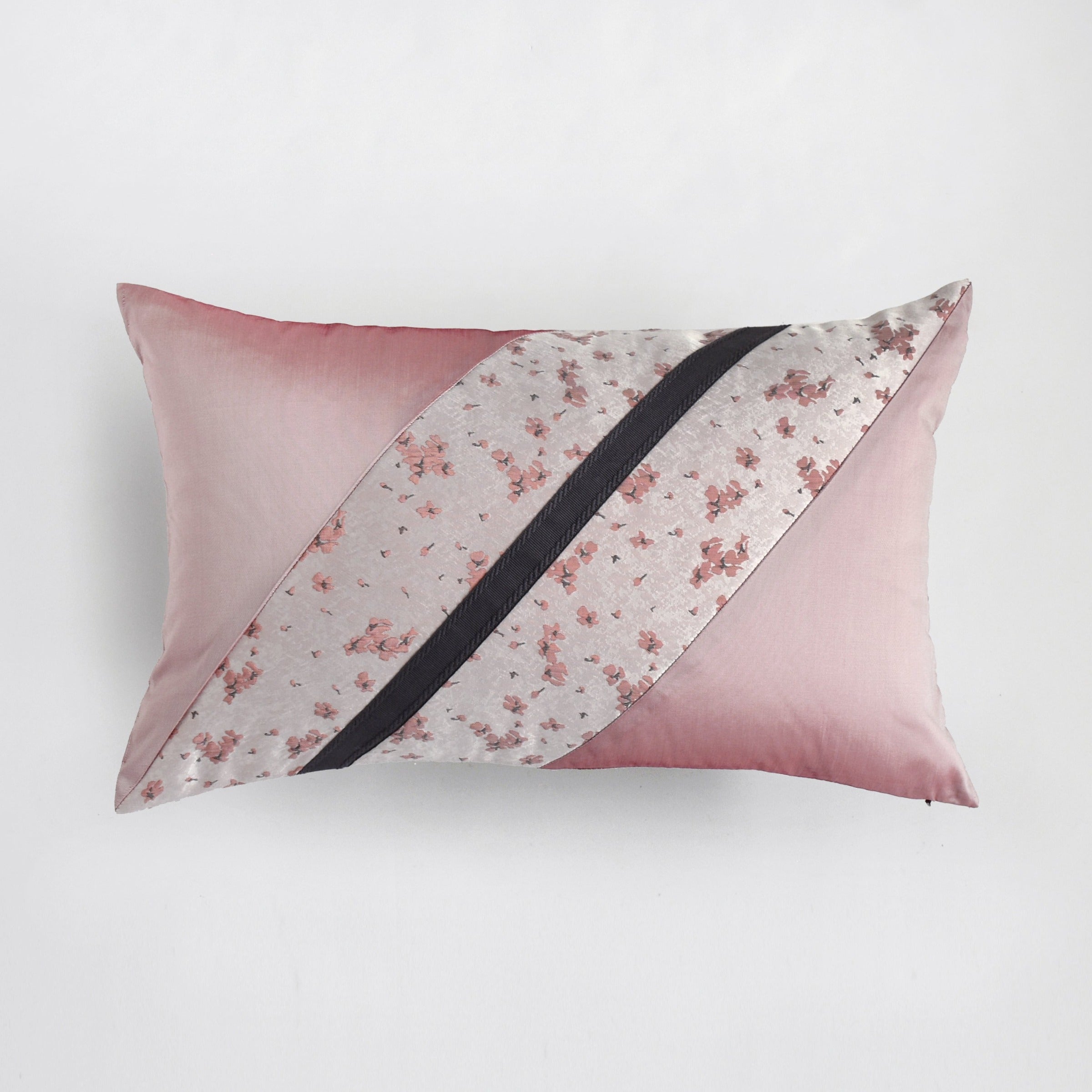 30*60 Quentin Patchwork Cushion  - ECC110 -  Cushions - ebarza Furniture UAE | Shop Modern Furniture in Abu Dhabi & Dubai - مفروشات ايبازرا في الامارات | تسوق اثاث عصري وديكورات مميزة في دبي وابوظبي