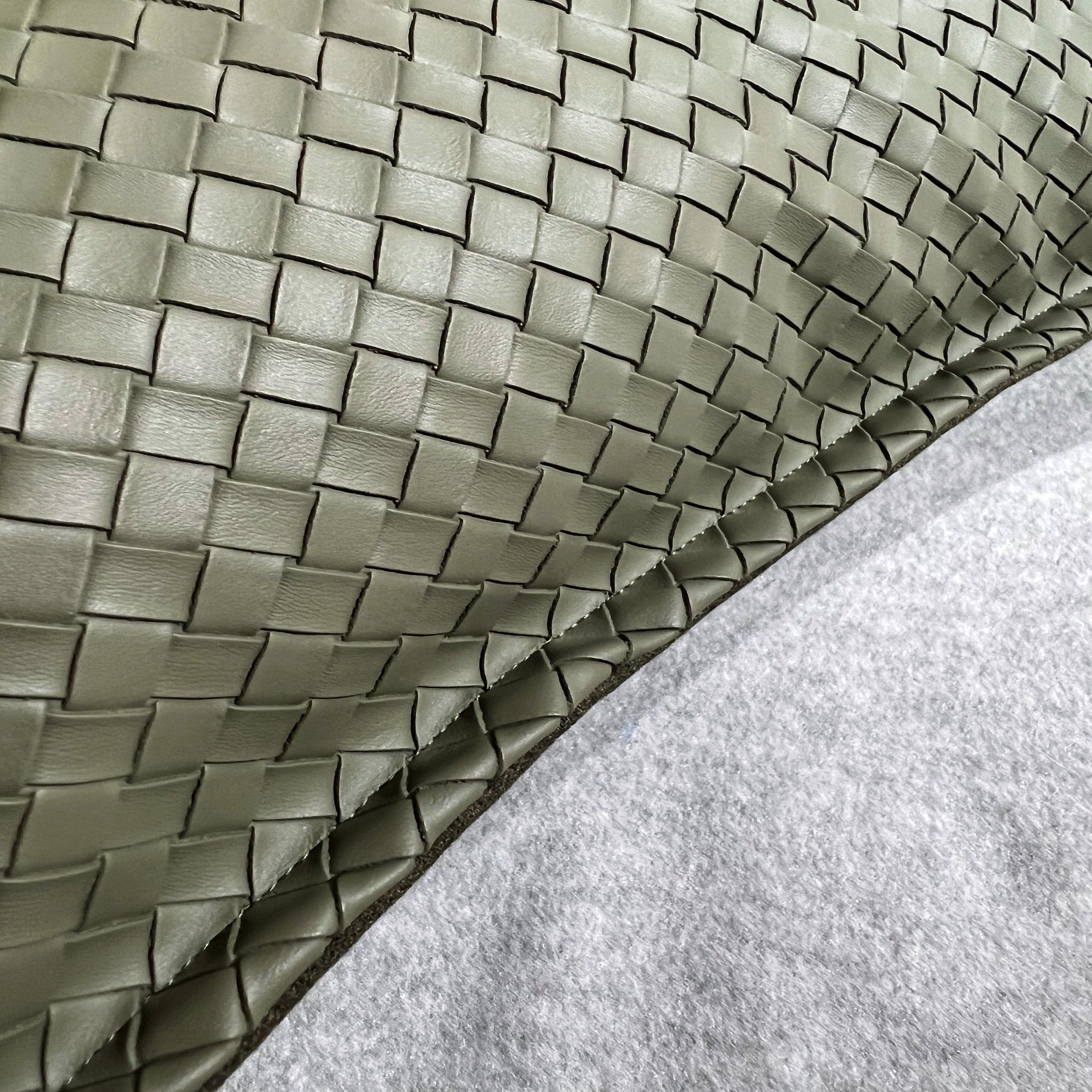 45*45 Tesa imitation leather cushion - ECC116 -  Cushions - ebarza Furniture UAE | Shop Modern Furniture in Abu Dhabi & Dubai - مفروشات ايبازرا في الامارات | تسوق اثاث عصري وديكورات مميزة في دبي وابوظبي