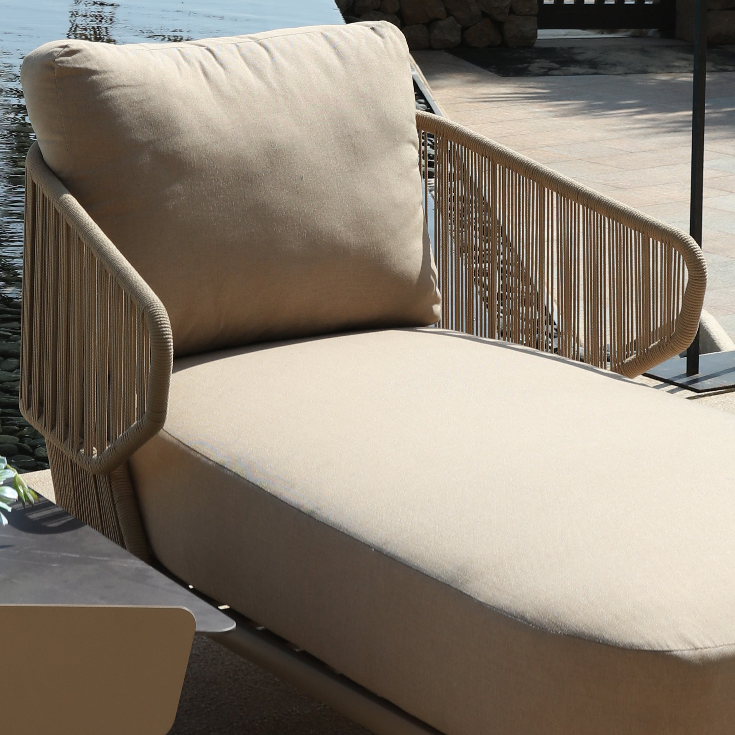 Embrace Outdoor Relax Sunbed MYX-LC1030 - Sunloungers - ebarza Furniture UAE | Shop Modern Furniture in Abu Dhabi & Dubai - مفروشات ايبازرا في الامارات | تسوق اثاث عصري وديكورات مميزة في دبي وابوظبي