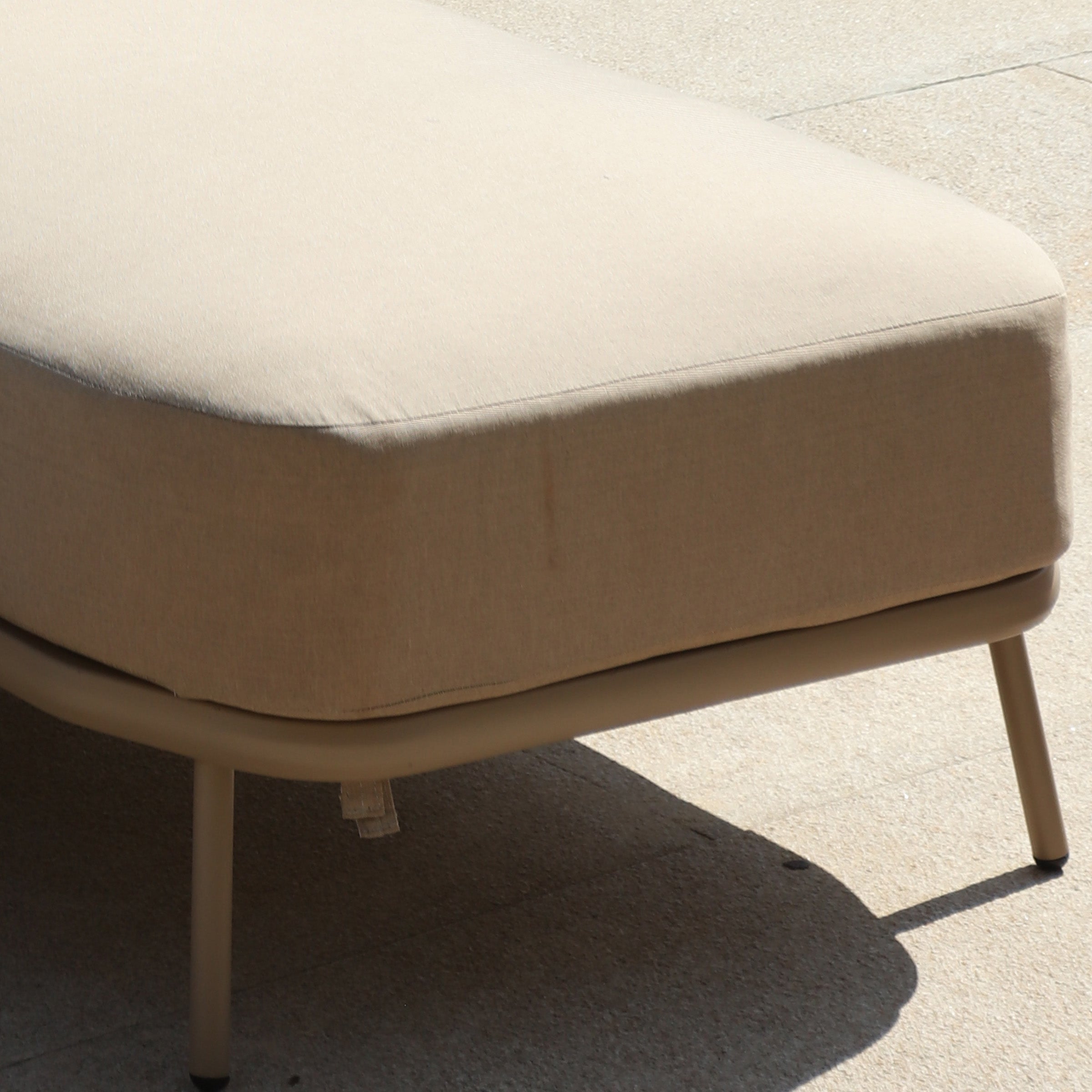 Embrace Outdoor Relax Sunbed MYX-LC1030 - Sunloungers - ebarza Furniture UAE | Shop Modern Furniture in Abu Dhabi & Dubai - مفروشات ايبازرا في الامارات | تسوق اثاث عصري وديكورات مميزة في دبي وابوظبي