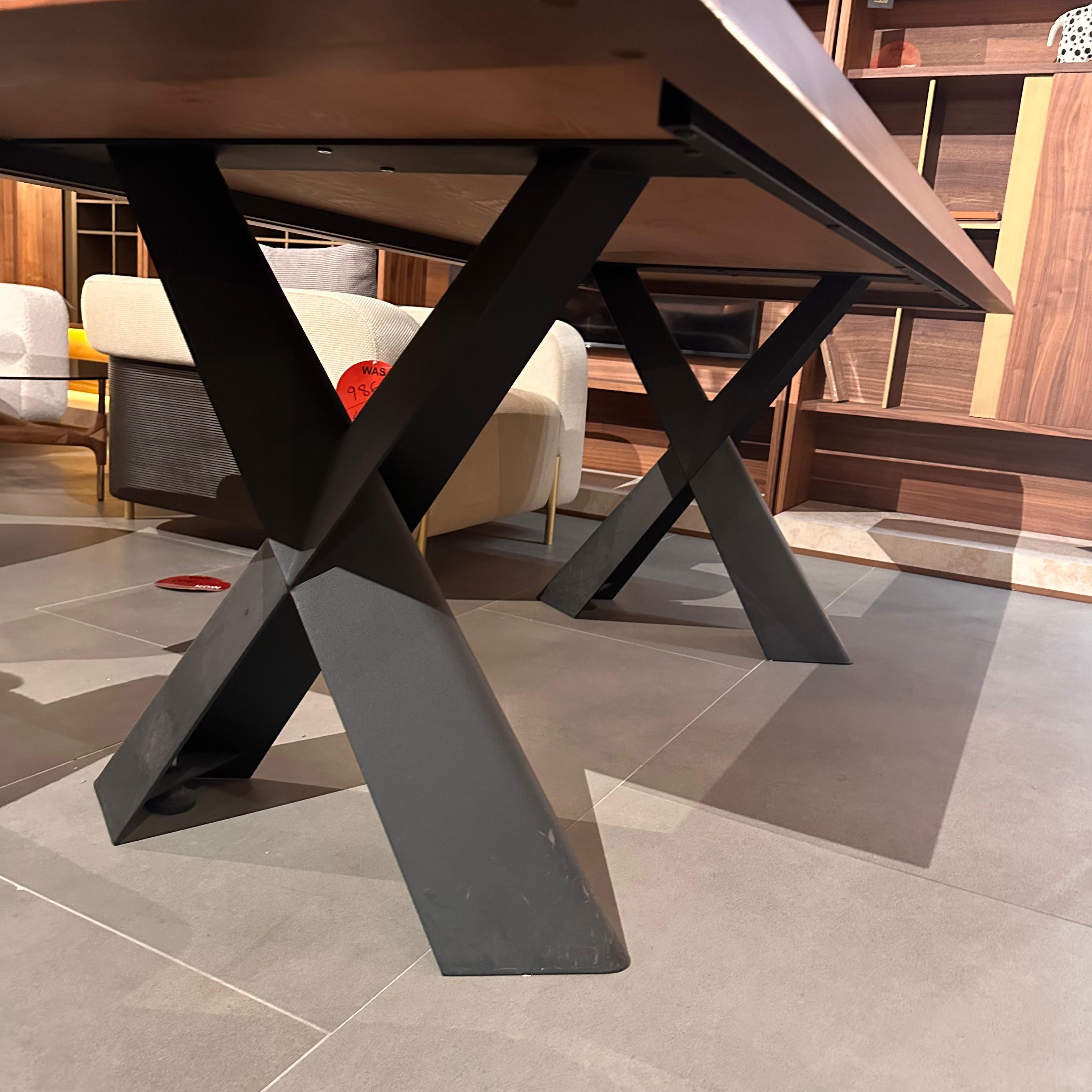 Display Piece - Genova Dining Table Genv-Table-YAS - DISPLAY ITEM - ebarza Furniture UAE | Shop Modern Furniture in Abu Dhabi & Dubai - مفروشات ايبازرا في الامارات | تسوق اثاث عصري وديكورات مميزة في دبي وابوظبي