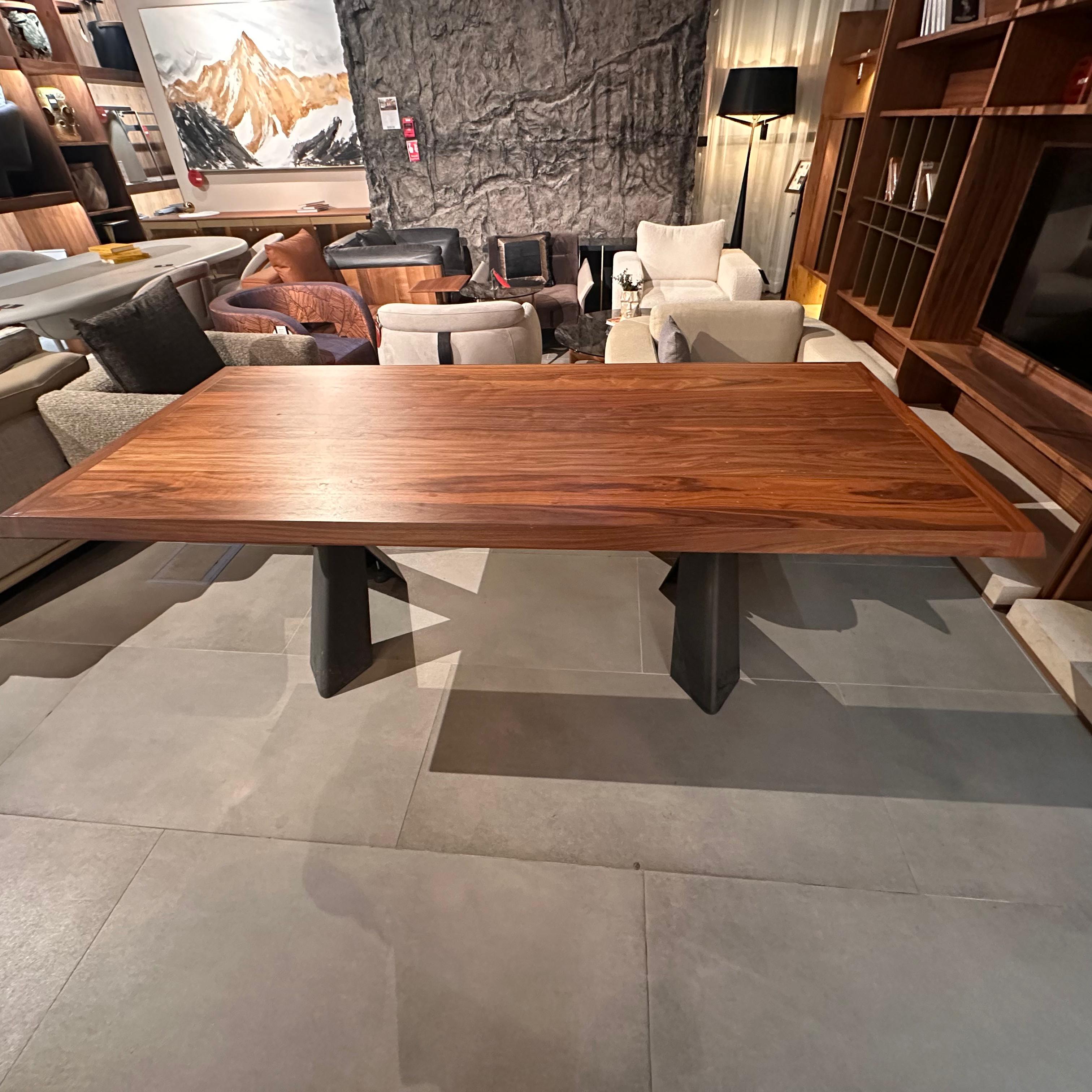 Display Piece - Genova Dining Table Genv-Table-YAS - DISPLAY ITEM - ebarza Furniture UAE | Shop Modern Furniture in Abu Dhabi & Dubai - مفروشات ايبازرا في الامارات | تسوق اثاث عصري وديكورات مميزة في دبي وابوظبي