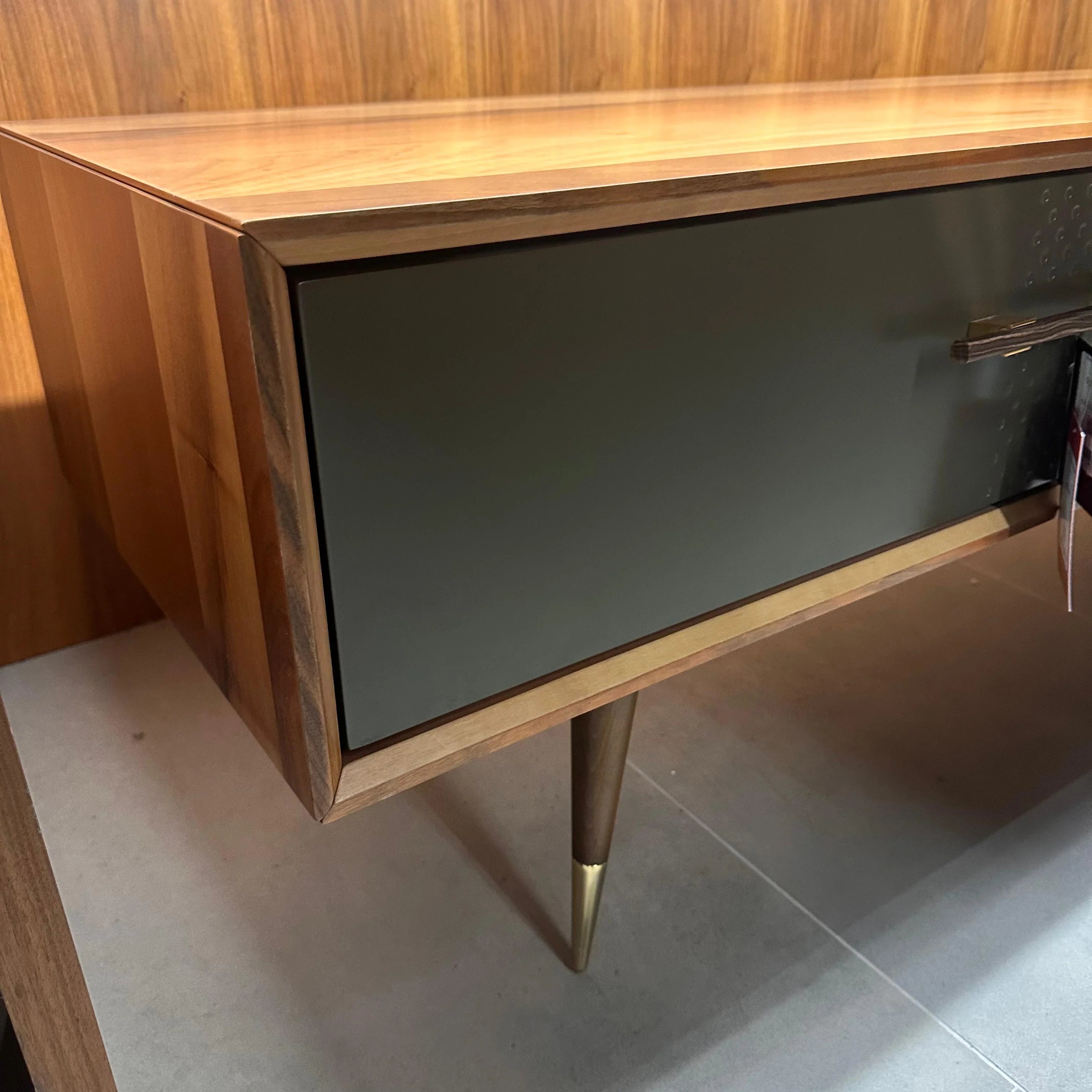 Display Item - Alvin Tv Unit Alvin008 - YAS - DISPLAY ITEM - ebarza Furniture UAE | Shop Modern Furniture in Abu Dhabi & Dubai - مفروشات ايبازرا في الامارات | تسوق اثاث عصري وديكورات مميزة في دبي وابوظبي