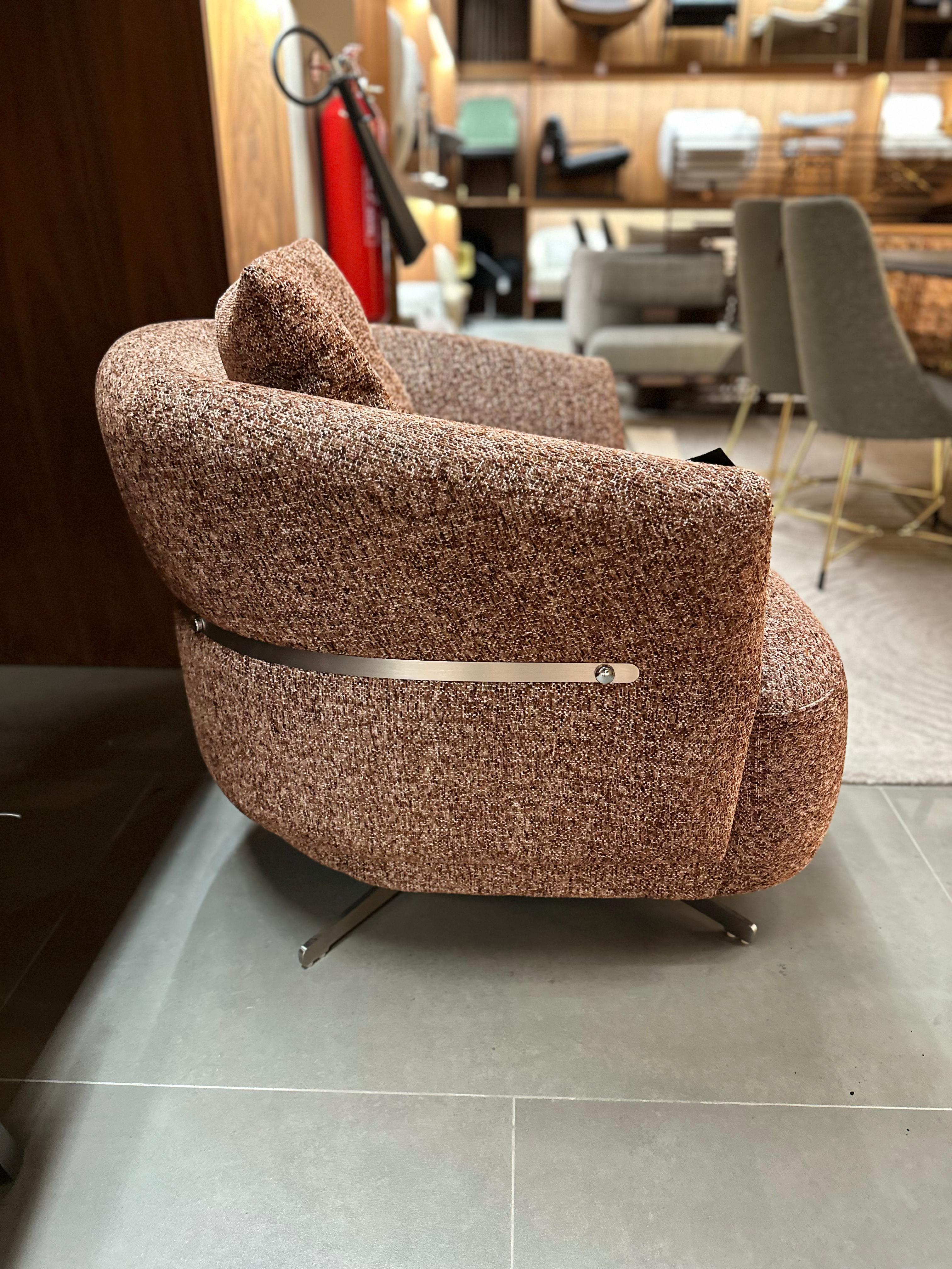 Display Item - Lucy Lounge Chair LC061 - YAS - DISPLAY ITEM - ebarza Furniture UAE | Shop Modern Furniture in Abu Dhabi & Dubai - مفروشات ايبازرا في الامارات | تسوق اثاث عصري وديكورات مميزة في دبي وابوظبي
