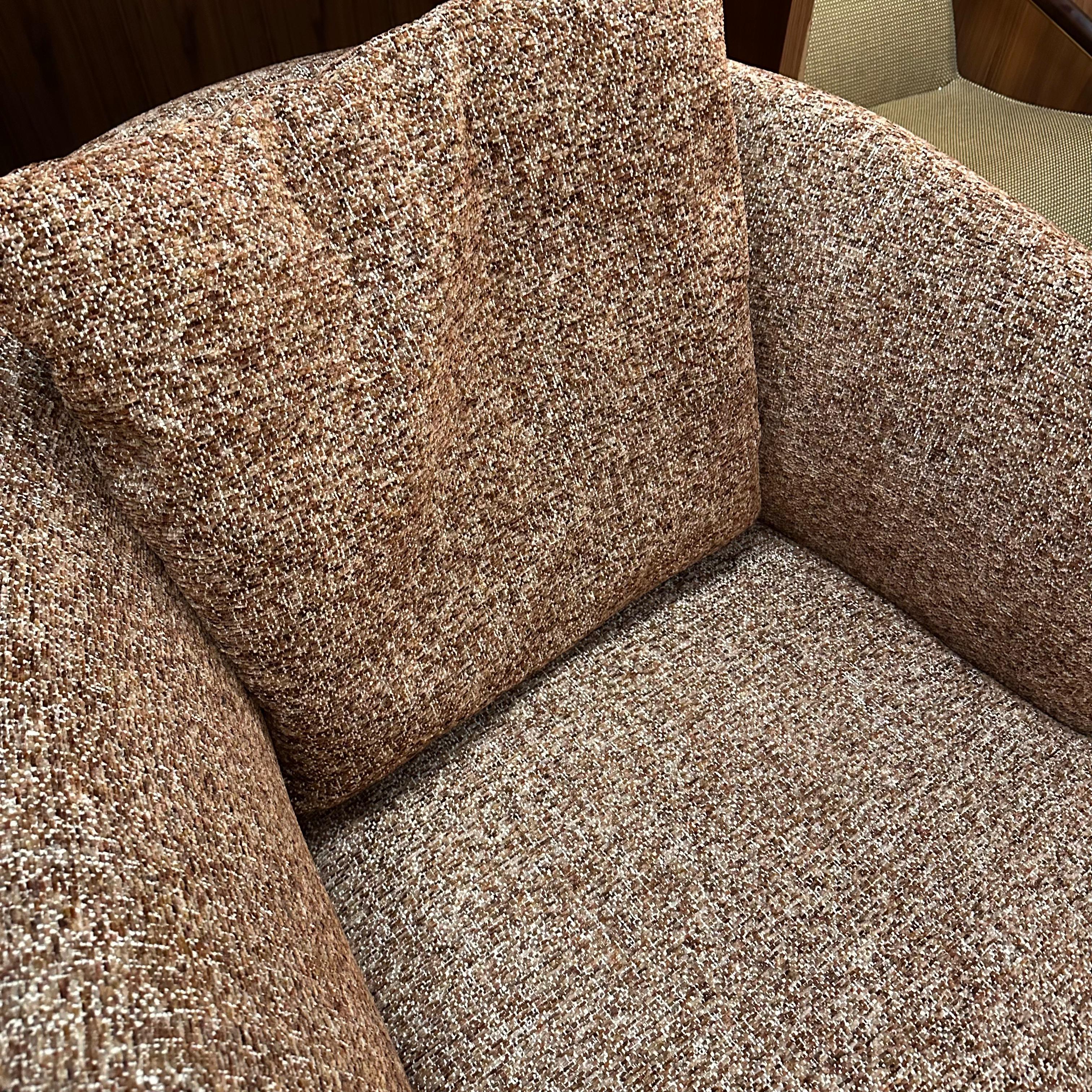 Display Item - Lucy Lounge Chair LC061 - YAS - DISPLAY ITEM - ebarza Furniture UAE | Shop Modern Furniture in Abu Dhabi & Dubai - مفروشات ايبازرا في الامارات | تسوق اثاث عصري وديكورات مميزة في دبي وابوظبي