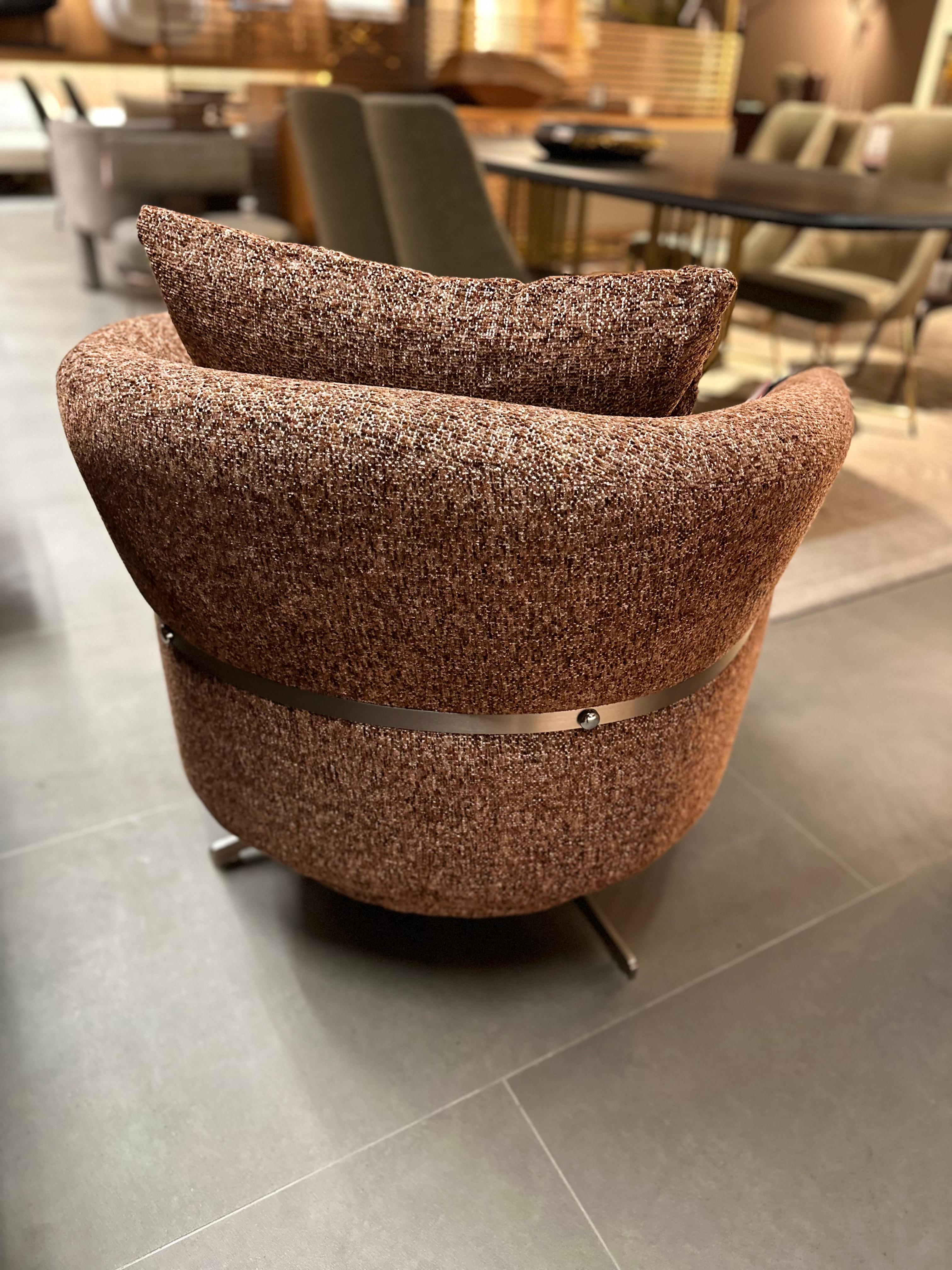 Display Item - Lucy Lounge Chair LC061 - YAS - DISPLAY ITEM - ebarza Furniture UAE | Shop Modern Furniture in Abu Dhabi & Dubai - مفروشات ايبازرا في الامارات | تسوق اثاث عصري وديكورات مميزة في دبي وابوظبي