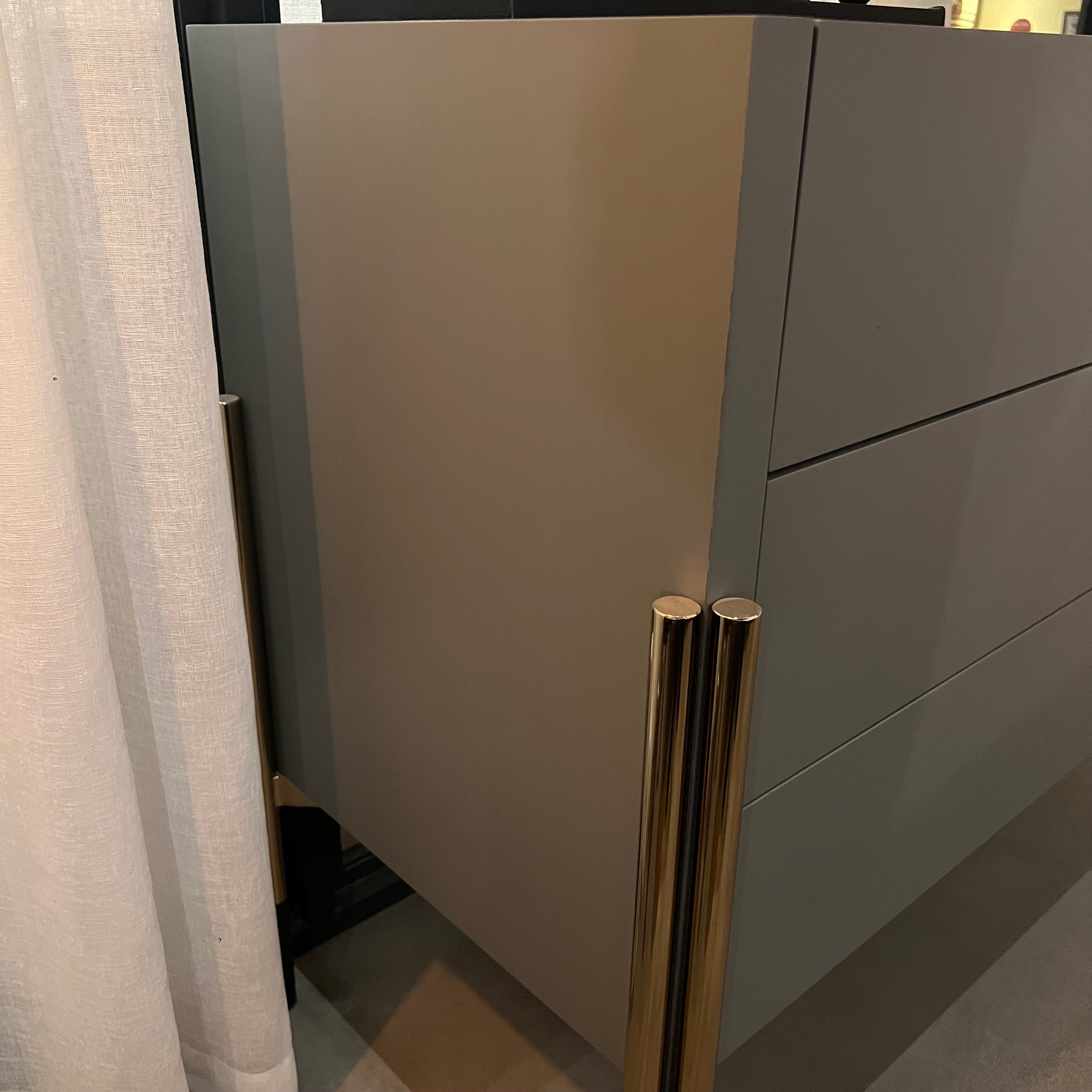 Display Item - Grey Dresser And Mirror Diva022-Dresser Nakheel - DISPLAY ITEM - ebarza Furniture UAE | Shop Modern Furniture in Abu Dhabi & Dubai - مفروشات ايبازرا في الامارات | تسوق اثاث عصري وديكورات مميزة في دبي وابوظبي